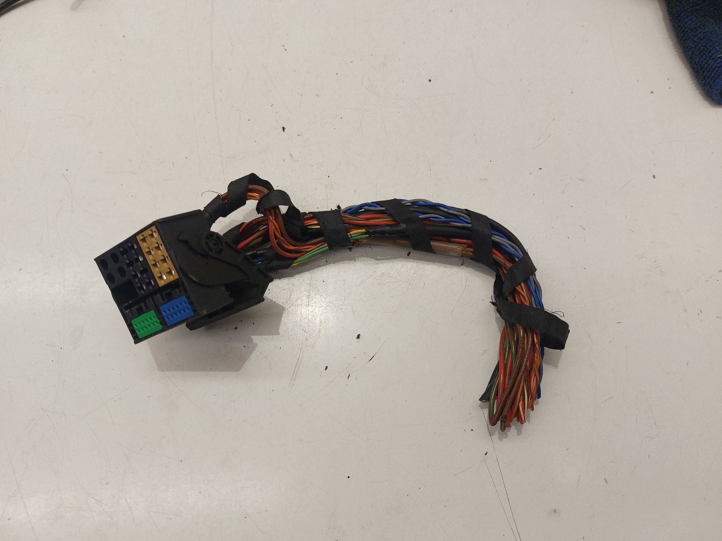 ISO-Adapter Volkswagen Touran II 015644931 image 2