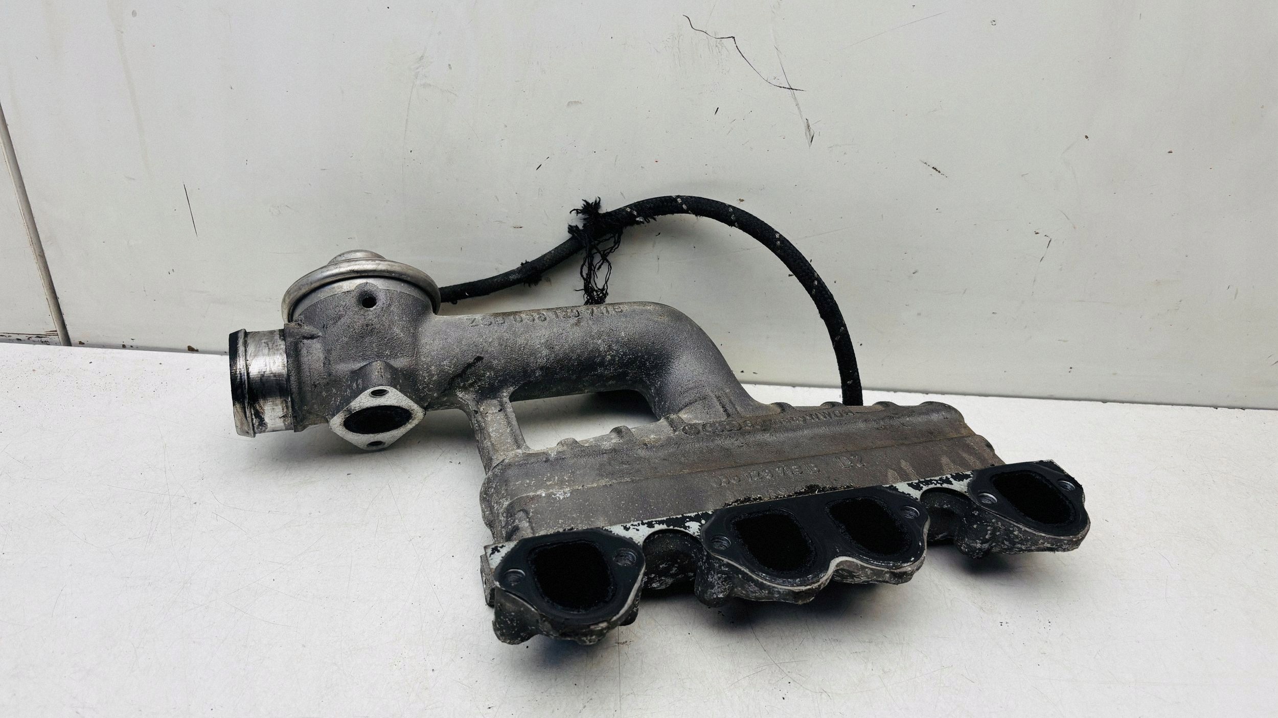 Collecteur d'admission Audi A3 1.9L 1997 image 2