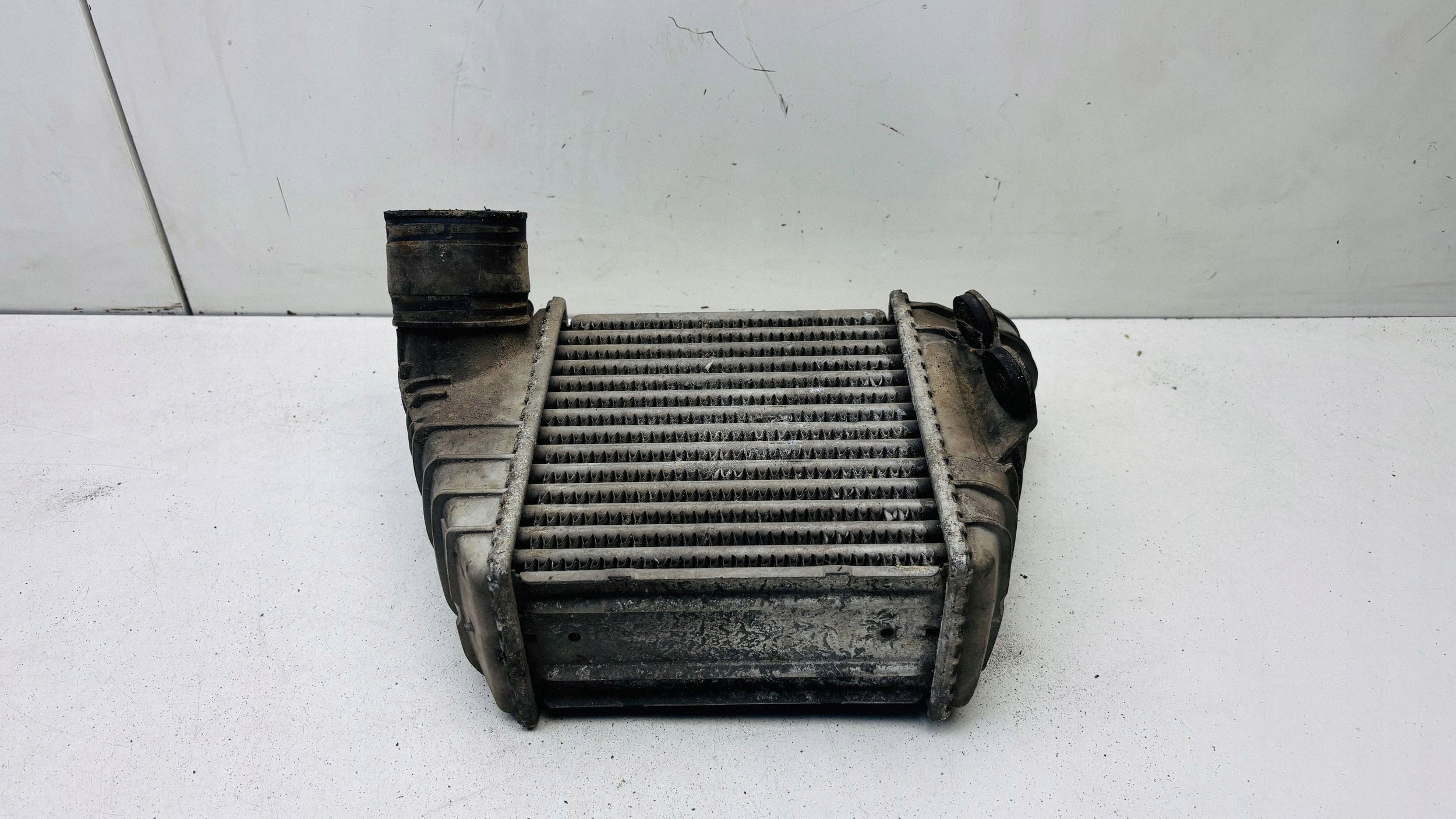 Audi A3 S3 8L Ladeluftkühler 1J0145805B