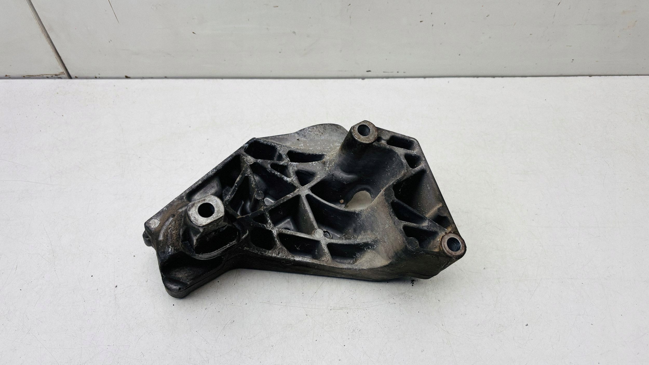 Support moteur Audi A3 1.8 AGN 038199207H image 3