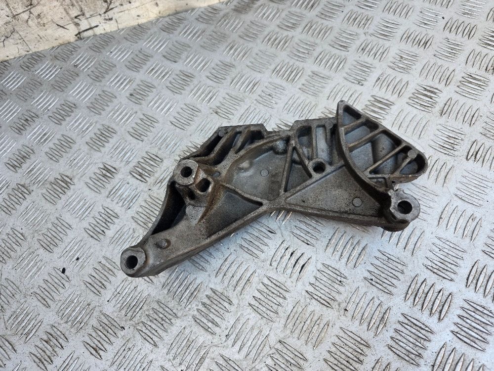 Support moteur gauche SEAT Altea XL 06J199207K image 5