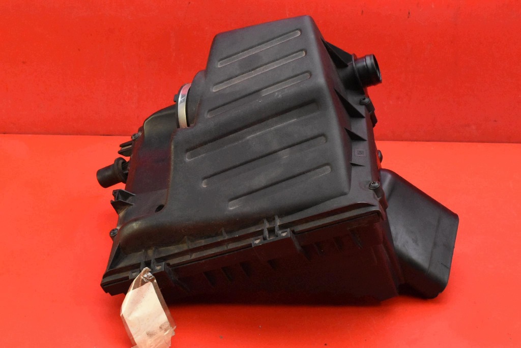 Ilmansuodattimen kotelo Opel Insignia A 1.8 16V 140 hv 08-14