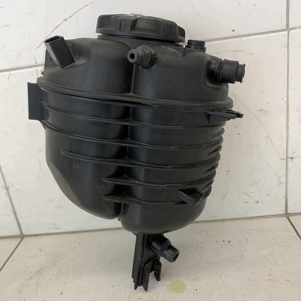 Réservoir d'eau compensatoire BMW 4 G26 LIFT 23r