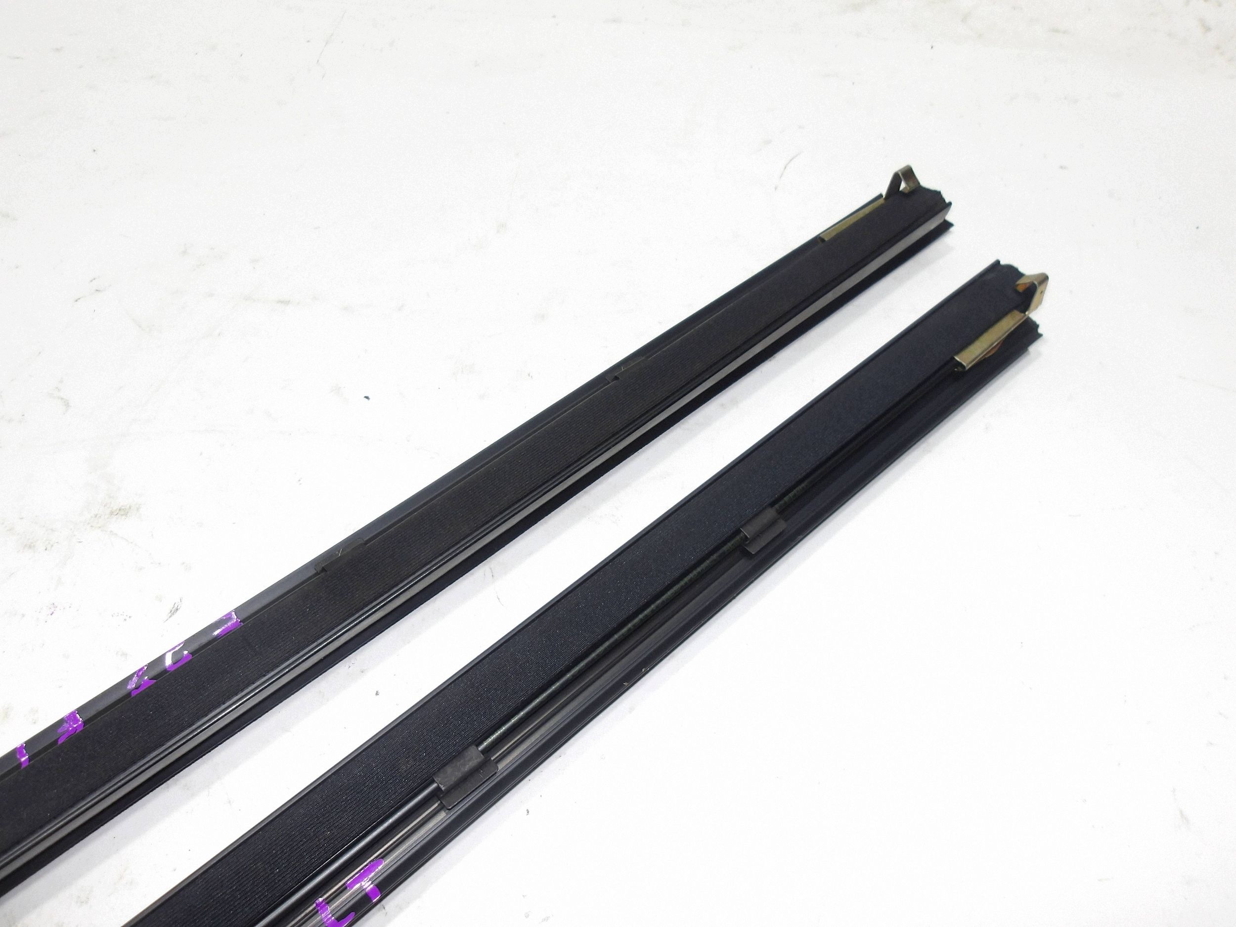 BMW E39 Touring Inner Tailgate Scraper PEC10124 image 6