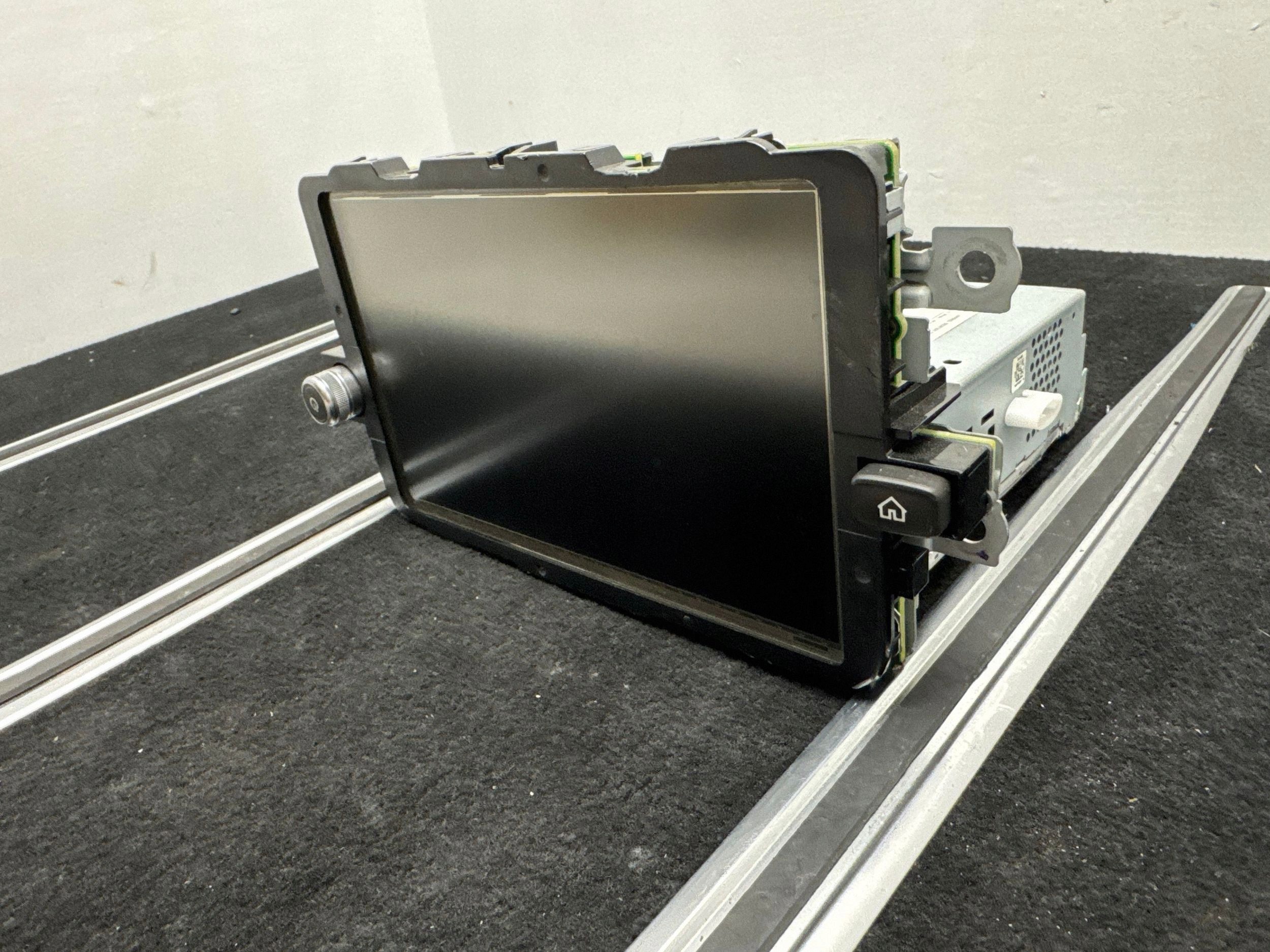 Radio Navigation Smart Forfour II W453 OEM DCAMTV-M-MBA453402 image 3