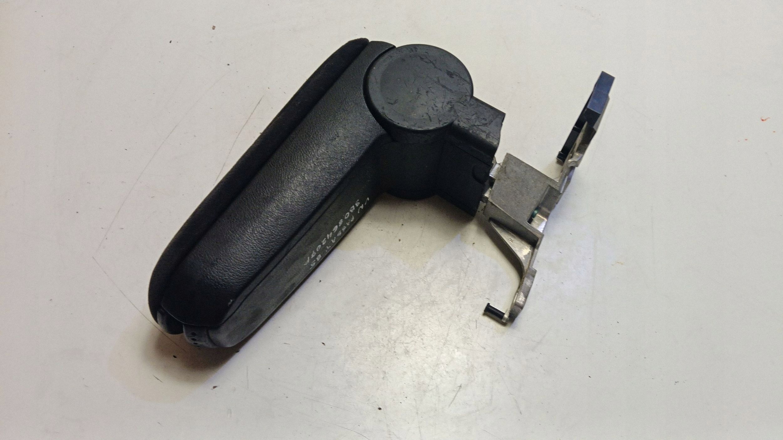 Accoudoir VW Passat B5 3B0864207F image 3