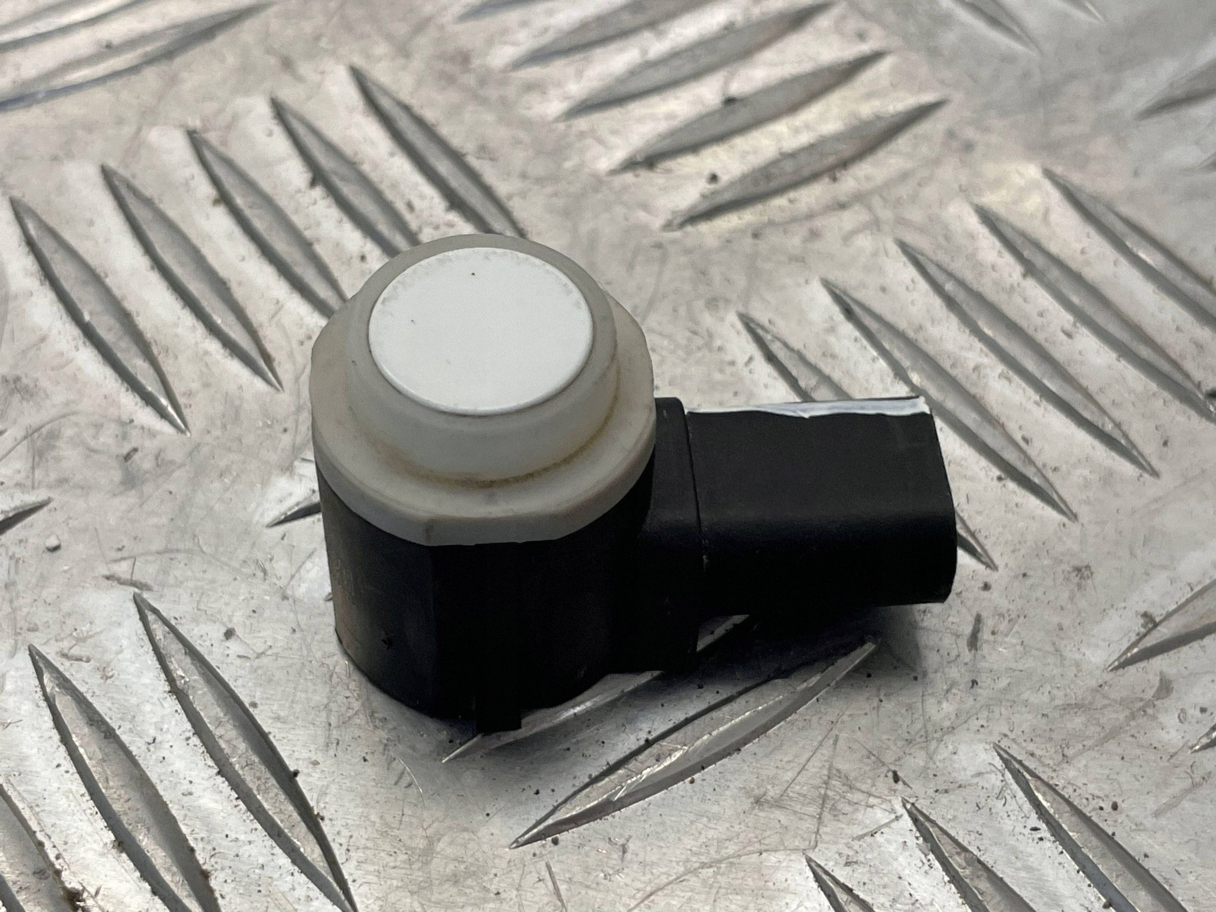 MG ZS 2024 Heck-Parksensor PDC OEM 10376550 image 3