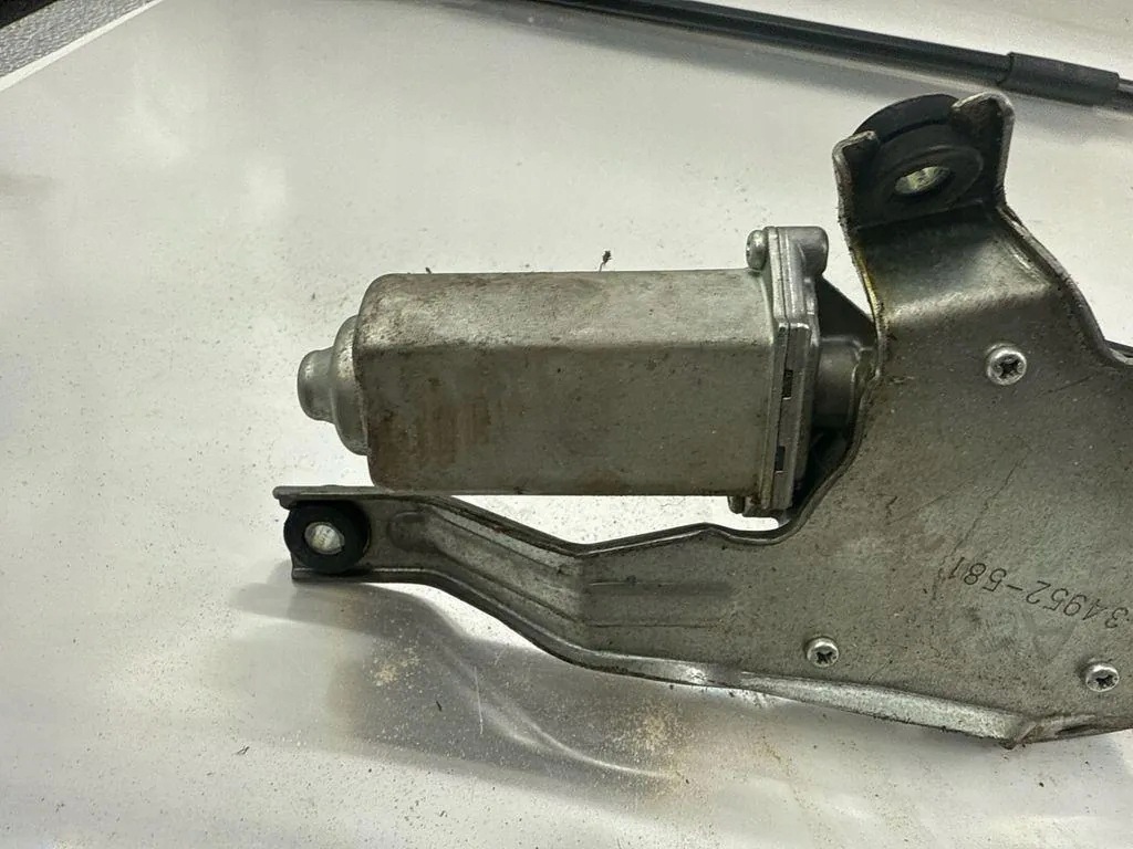 Honda Accord 2005 Heckwischermotor OEM 34952581 image 3