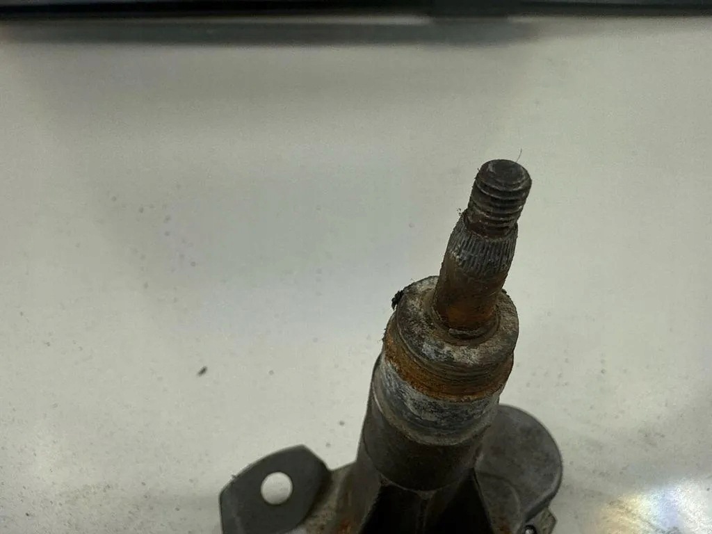 Honda Accord 2005 Heckwischermotor OEM 34952581 image 4