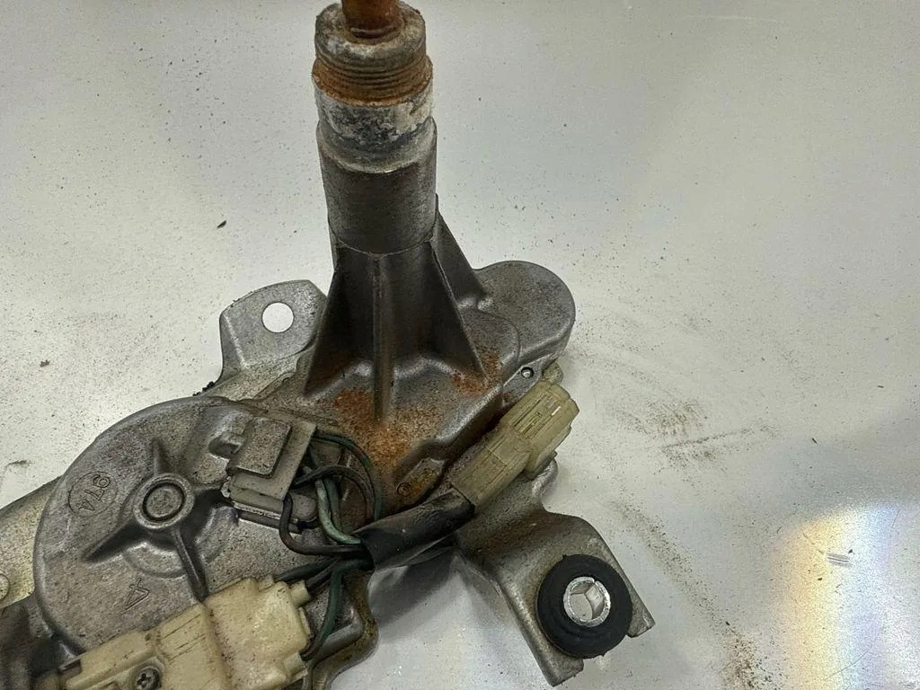 Honda Accord 2005 Heckwischermotor OEM 34952581 image 7