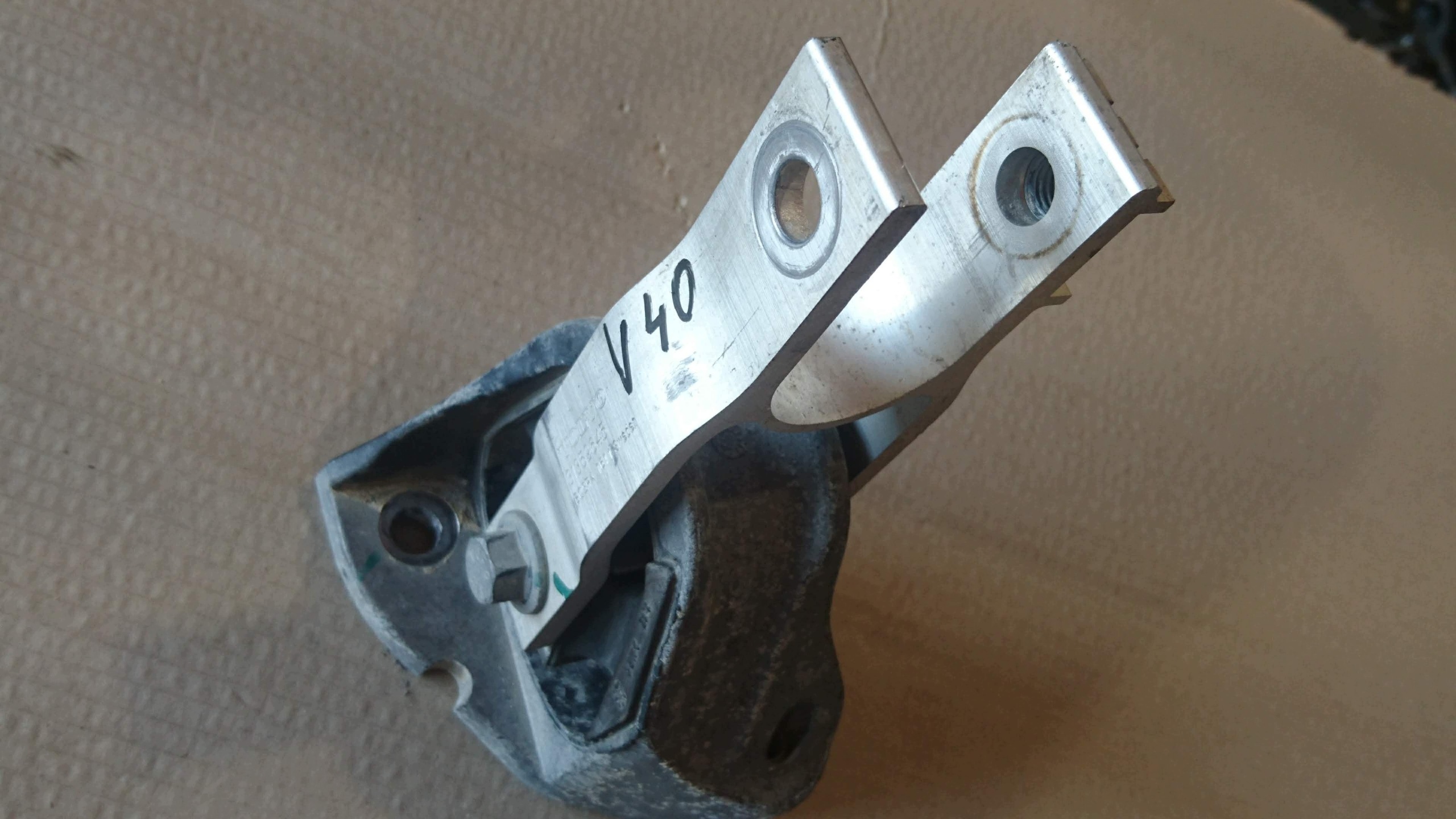 Support boîte de vitesses Volvo V40 II 31359645