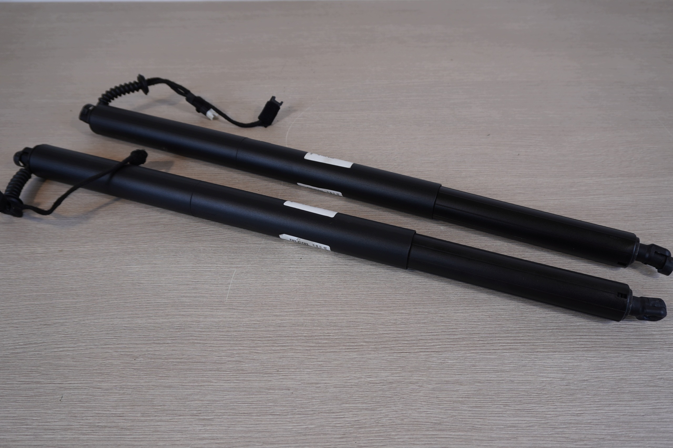 Takaluukun kaasujouset BMW F70 F40 9854454