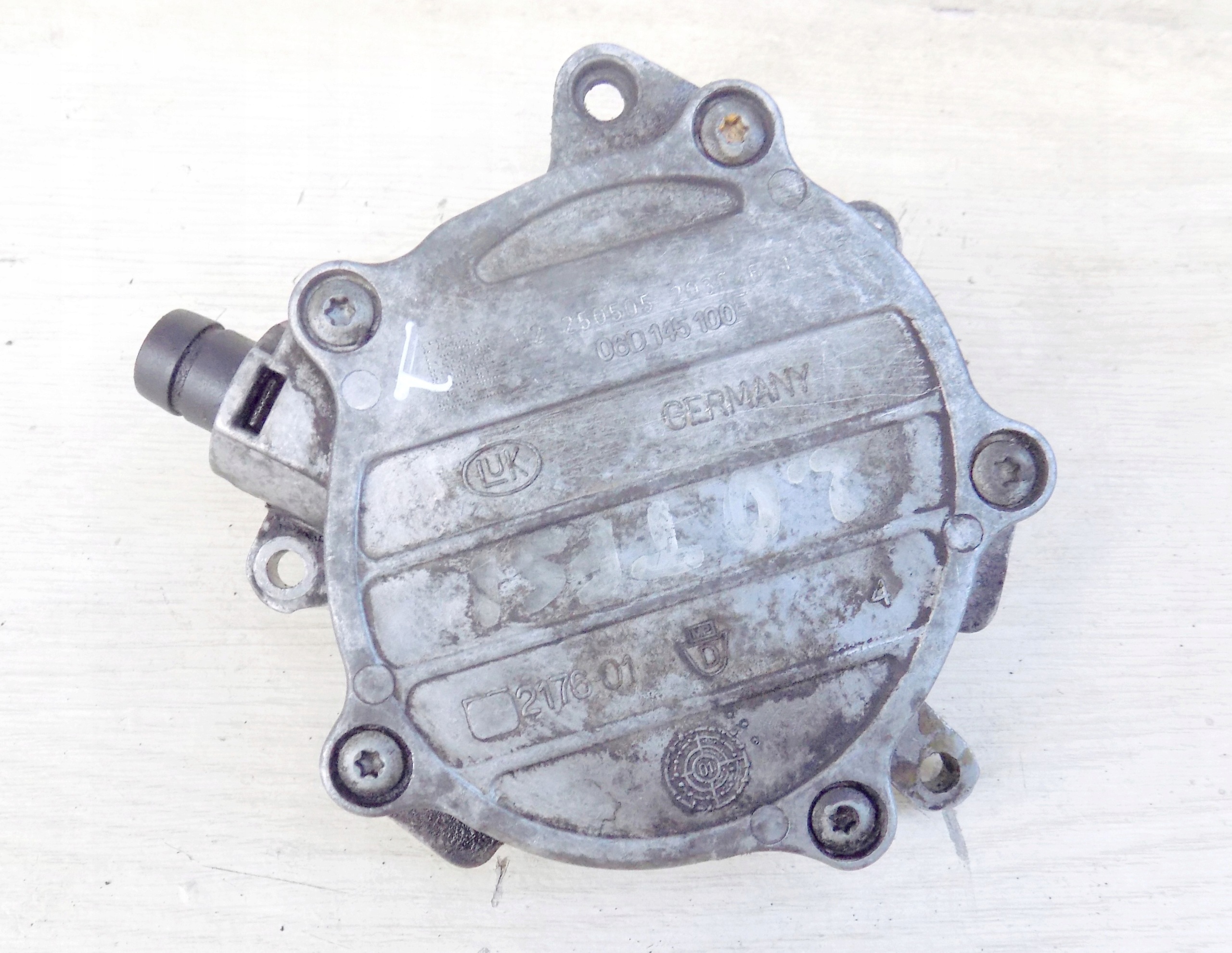 Bomba de Vacío Audi A4 B6 2.0 FSI 06D145100E image 2