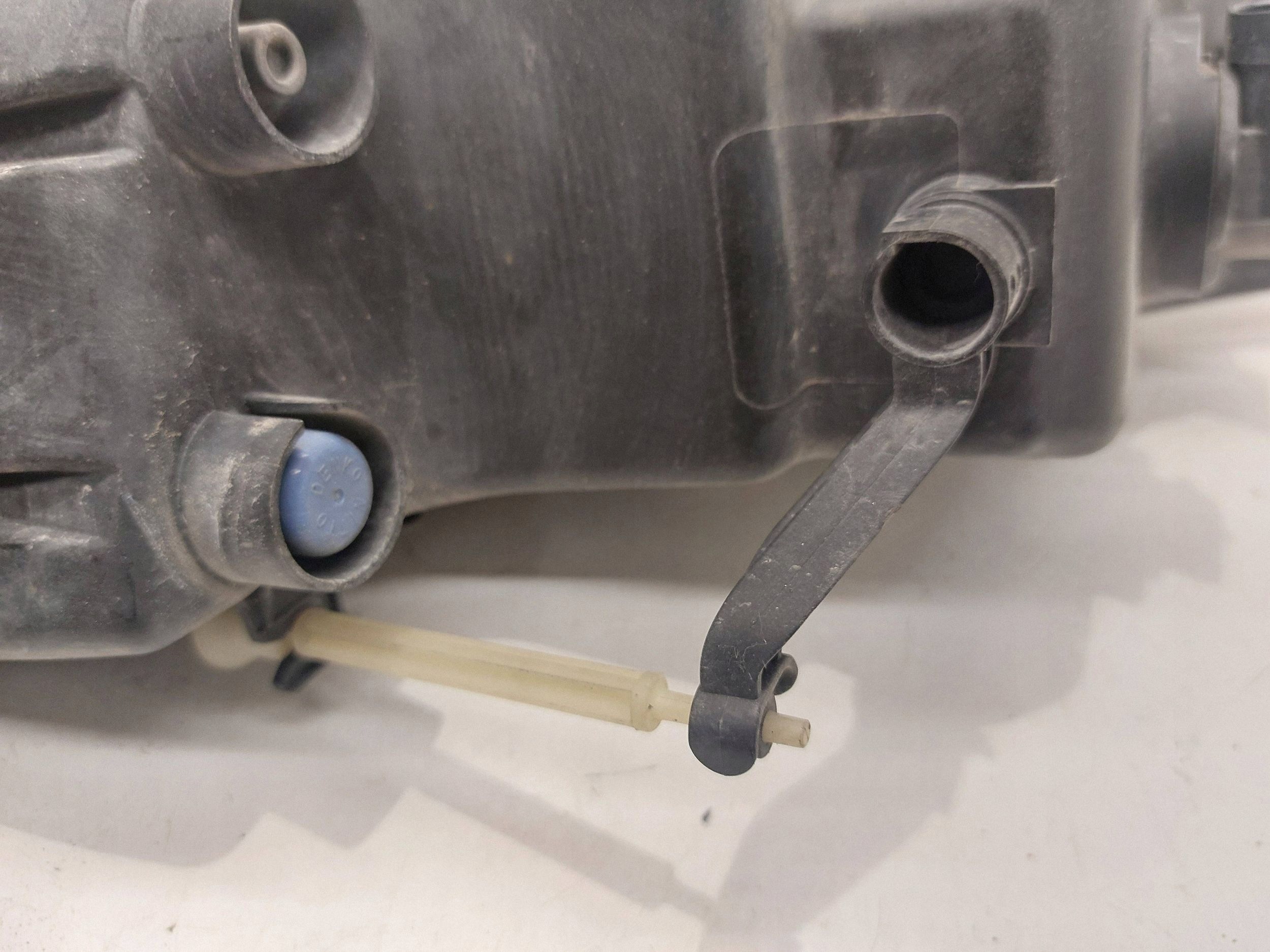 Farol de Neblina Esquerdo Skoda Octavia III 2013-2019 OEM 7192100000 image 6