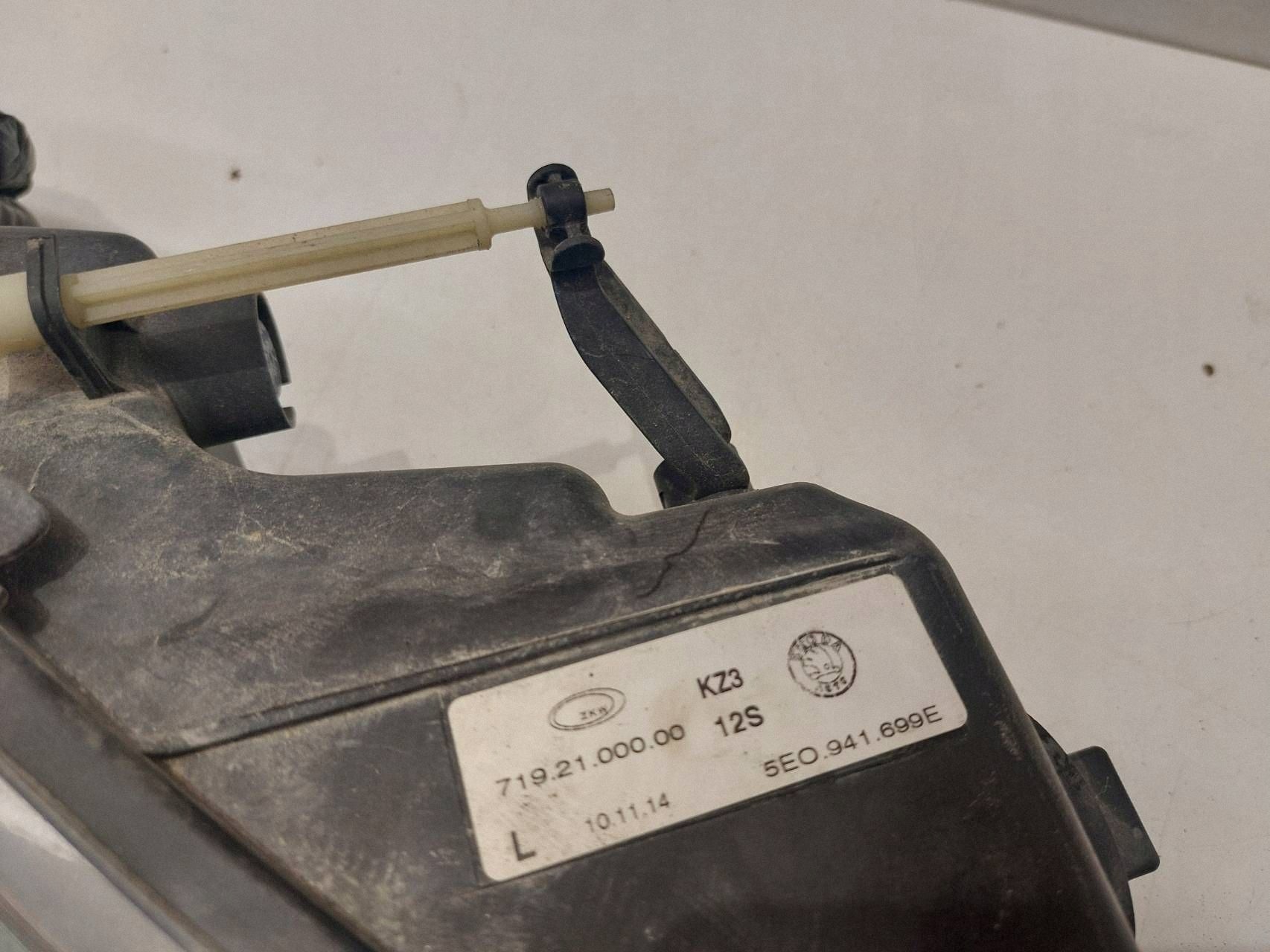 Farol de Neblina Esquerdo Skoda Octavia III 2013-2019 OEM 7192100000 image 7