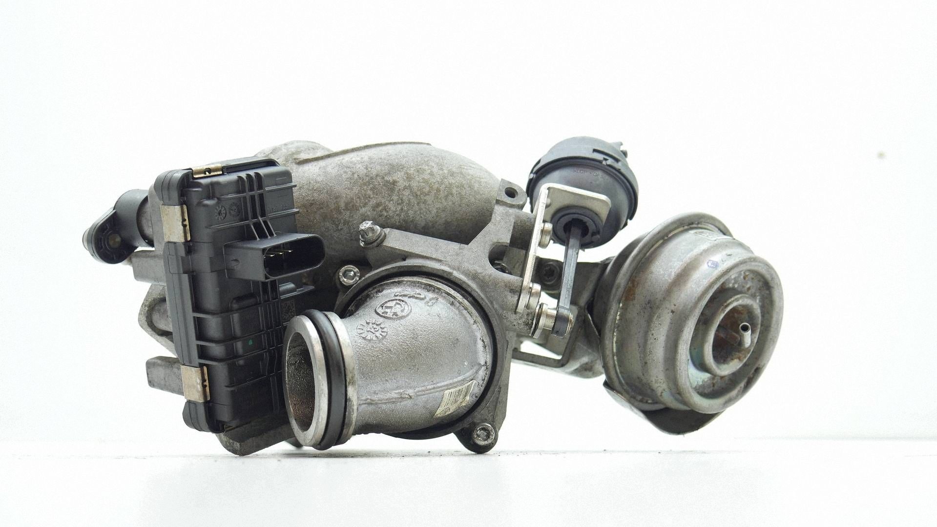 Turbocompressor BMW E70 E71 3.0D Usado OEM WAH45619 image 2