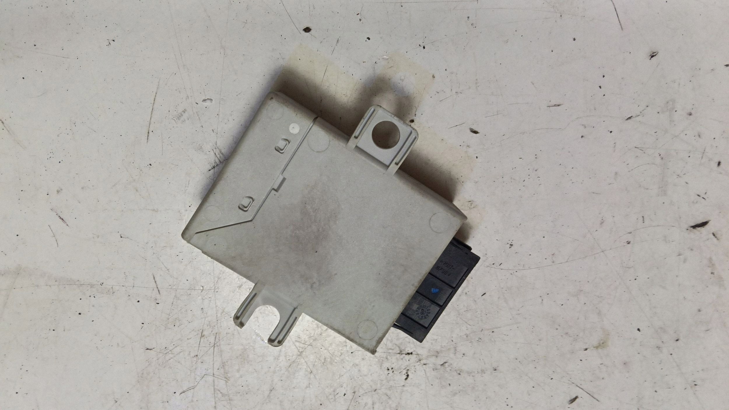 BMW 5 Touring E39 Immobilizer Module 61356905668 image 3