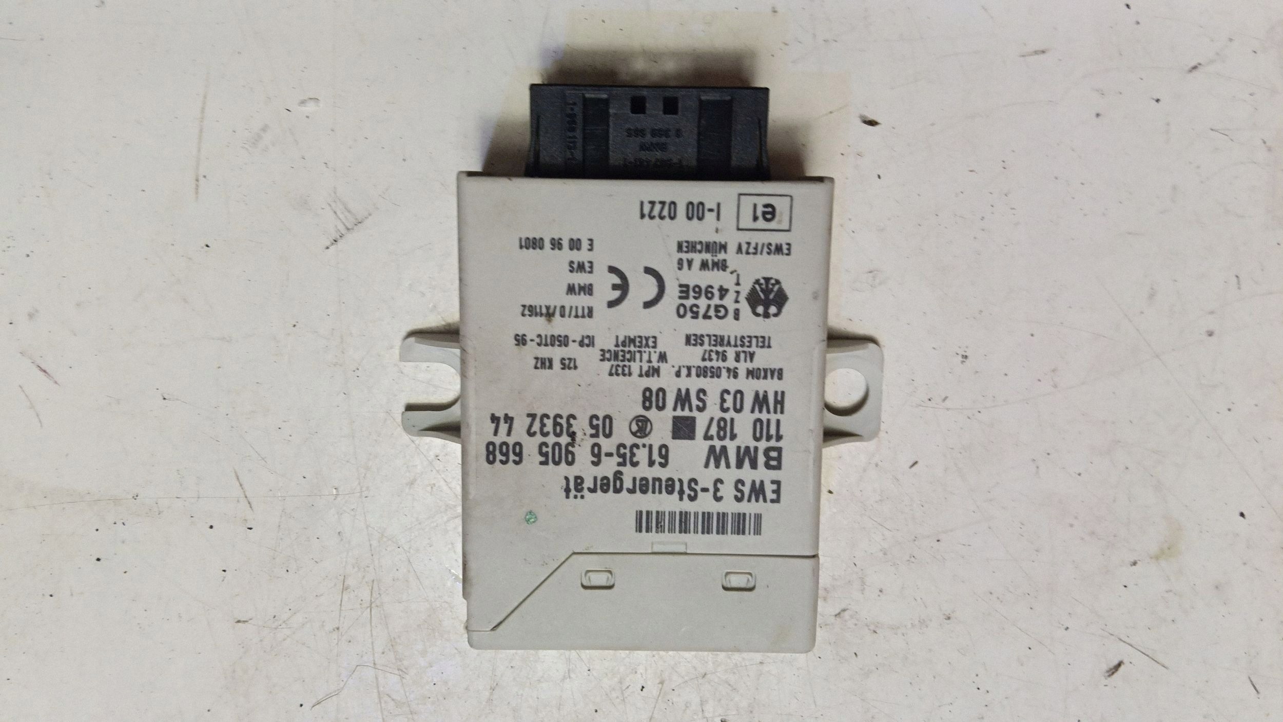 BMW 5 Touring E39 Immobilizer Module 61356905668 image 5