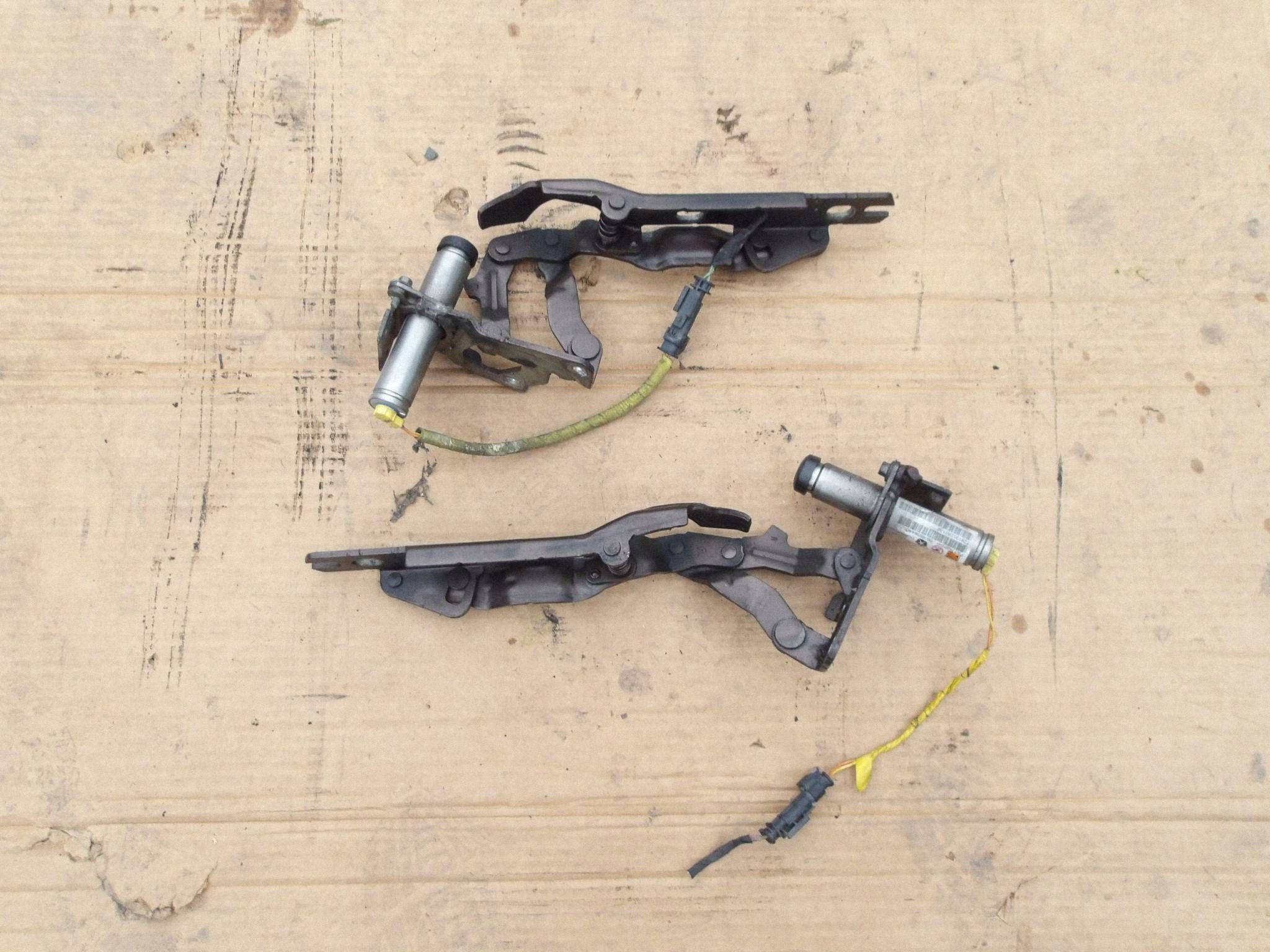 Aktive Motorhaubenscharniere Fiat Freemont I OEM 68066584AC image 2