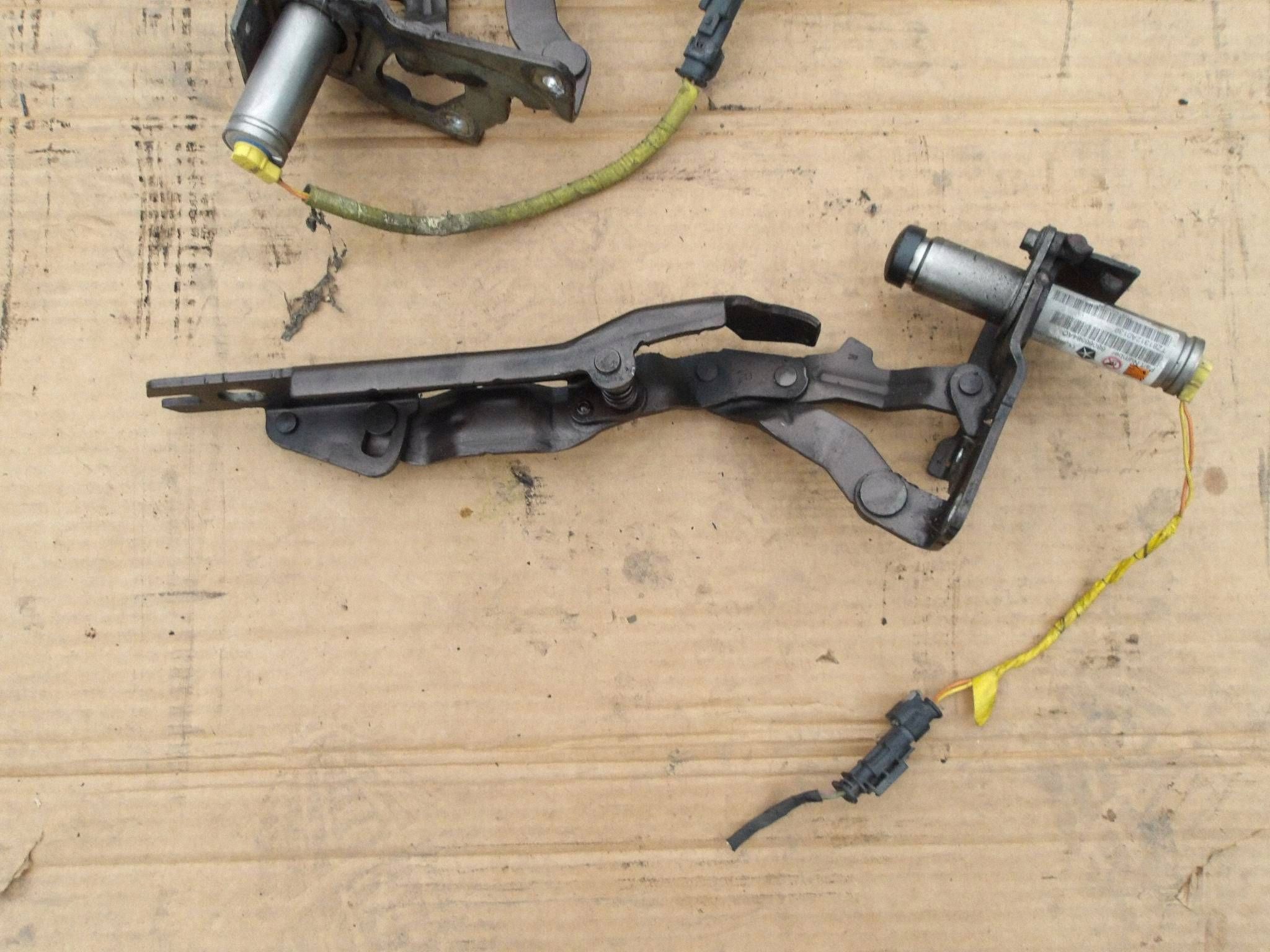 Aktive Motorhaubenscharniere Fiat Freemont I OEM 68066584AC image 4