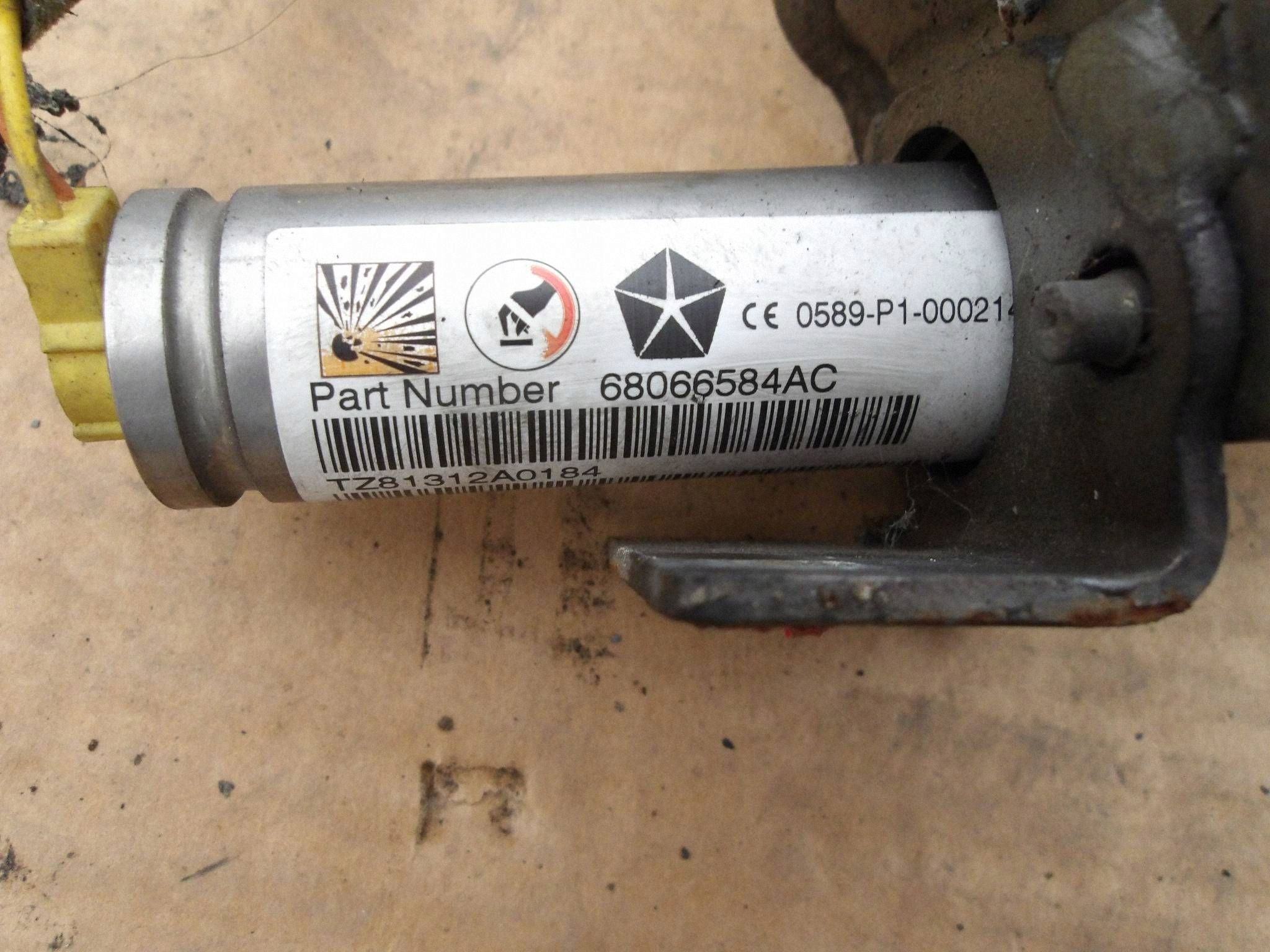 Aktive Motorhaubenscharniere Fiat Freemont I OEM 68066584AC image 8
