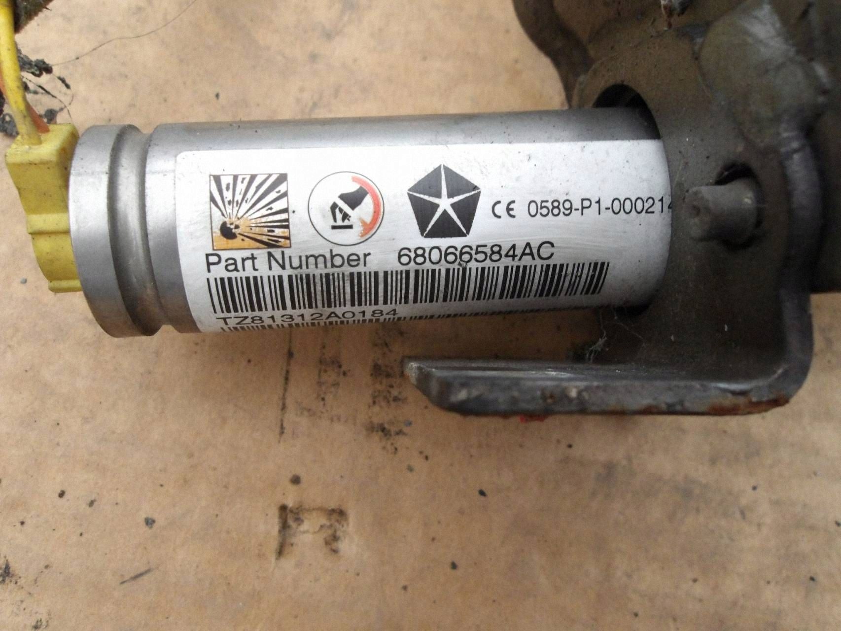 Aktive Motorhaubenscharniere Fiat Freemont I OEM 68066584AC image 9
