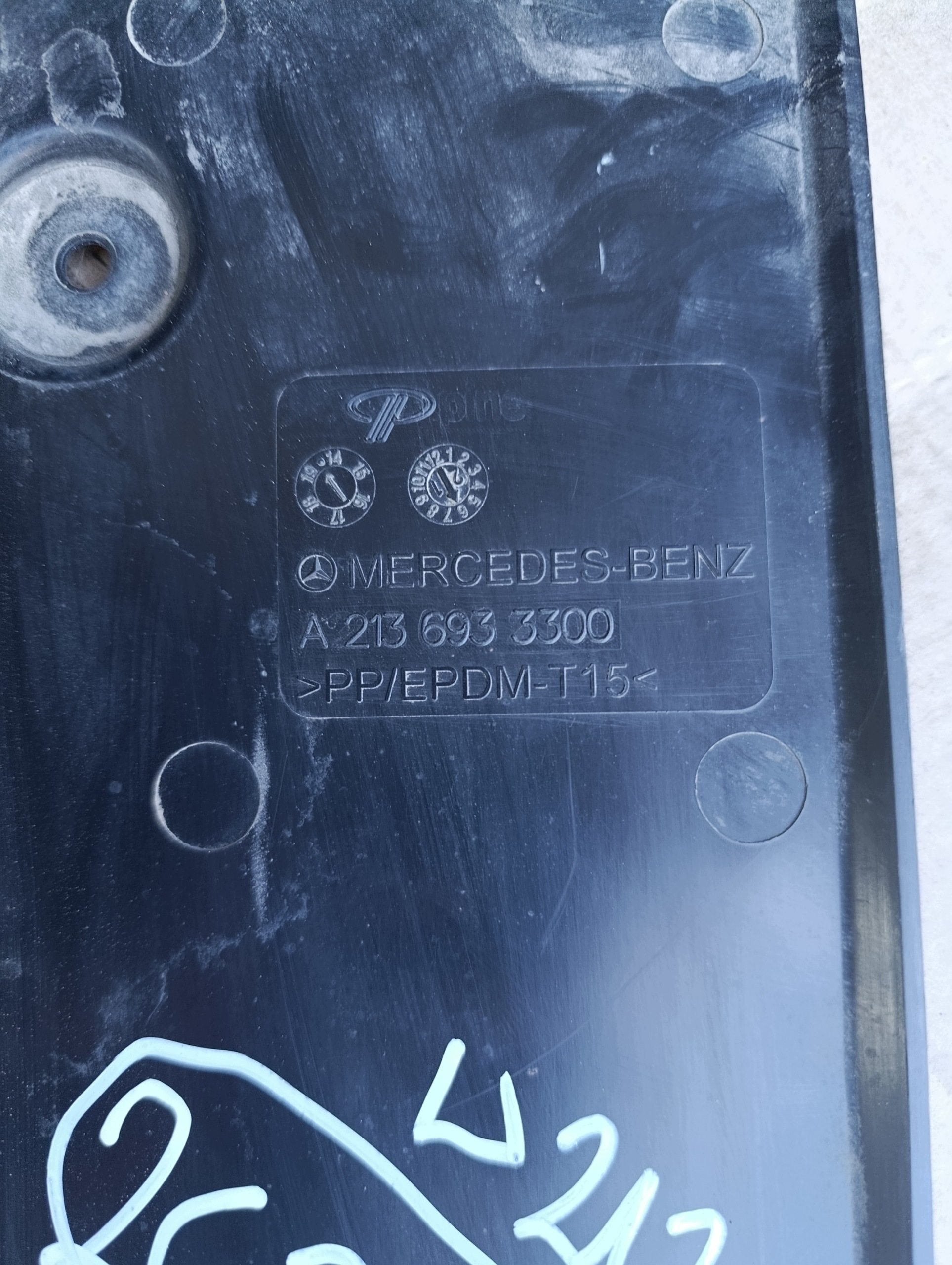 Mercedes W213 Cubierta Inferior A2136933300 image 3