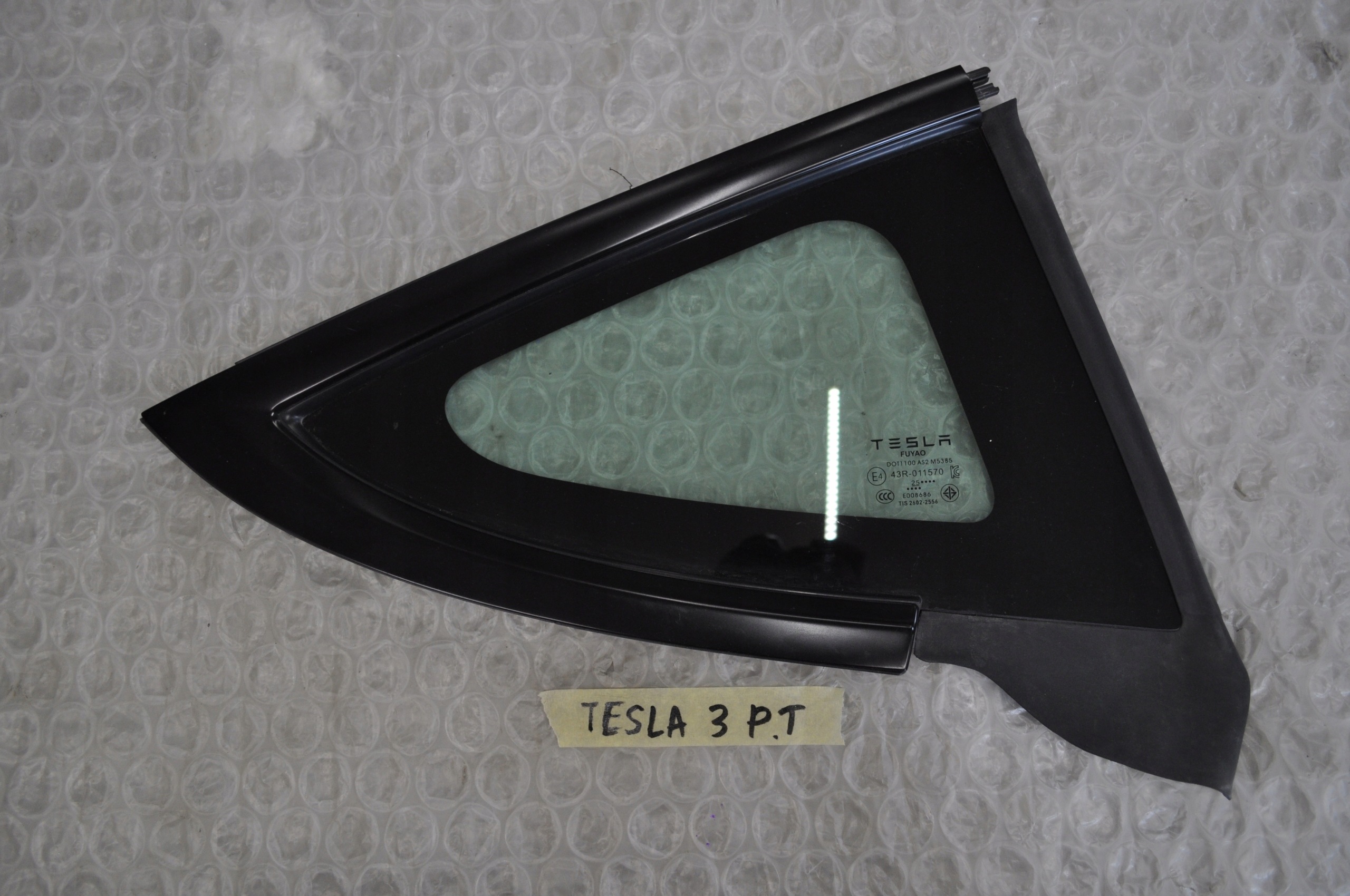 Tesla Model 3 Vitre arrière droite 43R-011570 image 2