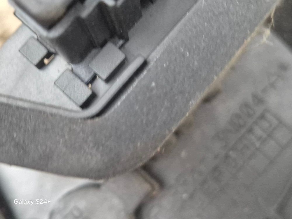 Lampunpidike PEUGEOT 208 00417V0001 1.2L 60kW 2016