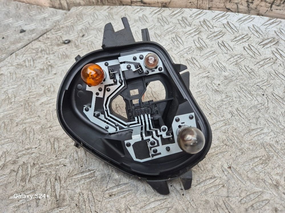 Lampunpidike PEUGEOT 208 00417V0001 1.2L 60kW 2016 image 8