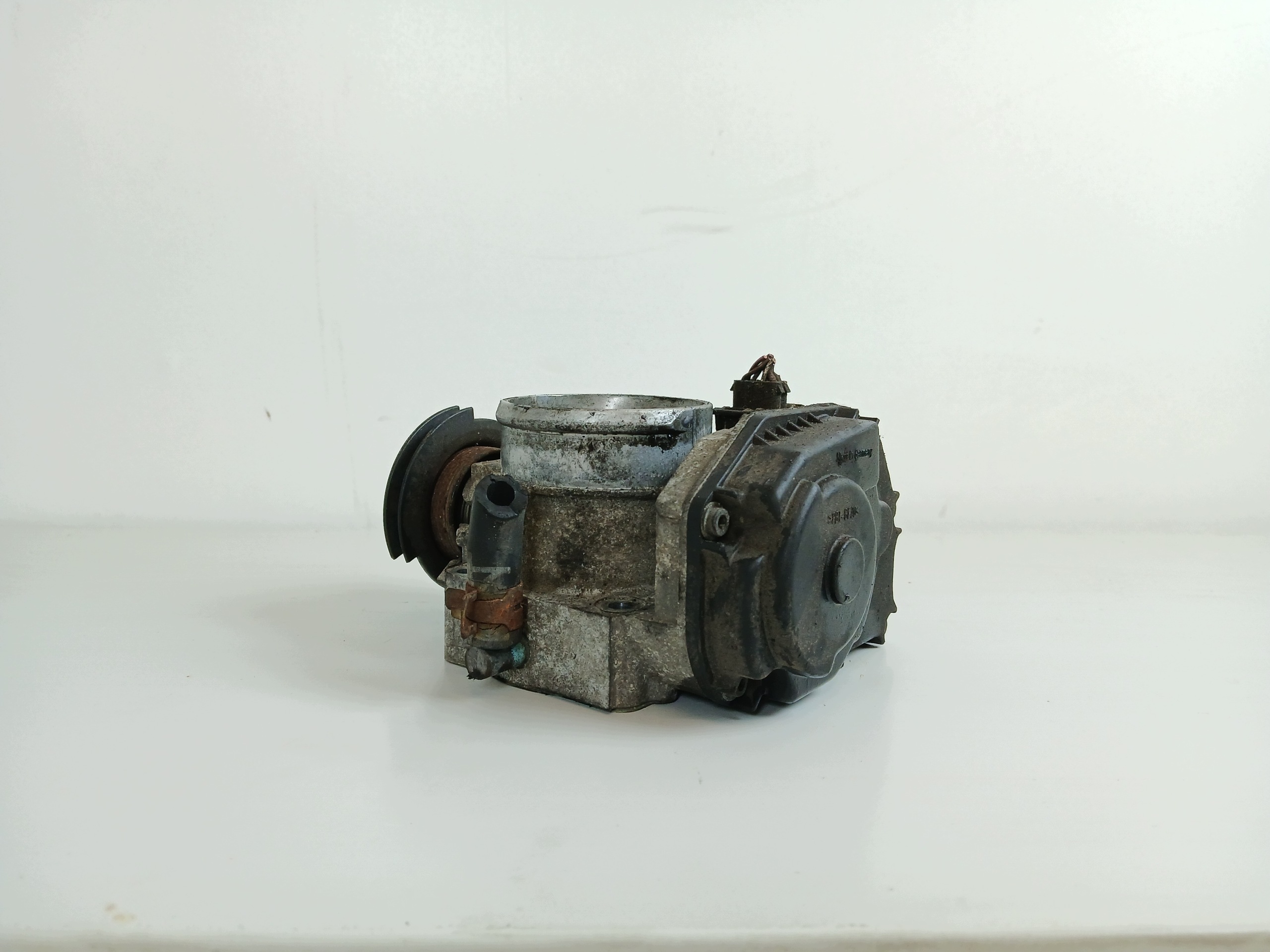 Audi A3 8L 1.8 T kaasuläppäkotelo 06A133063G