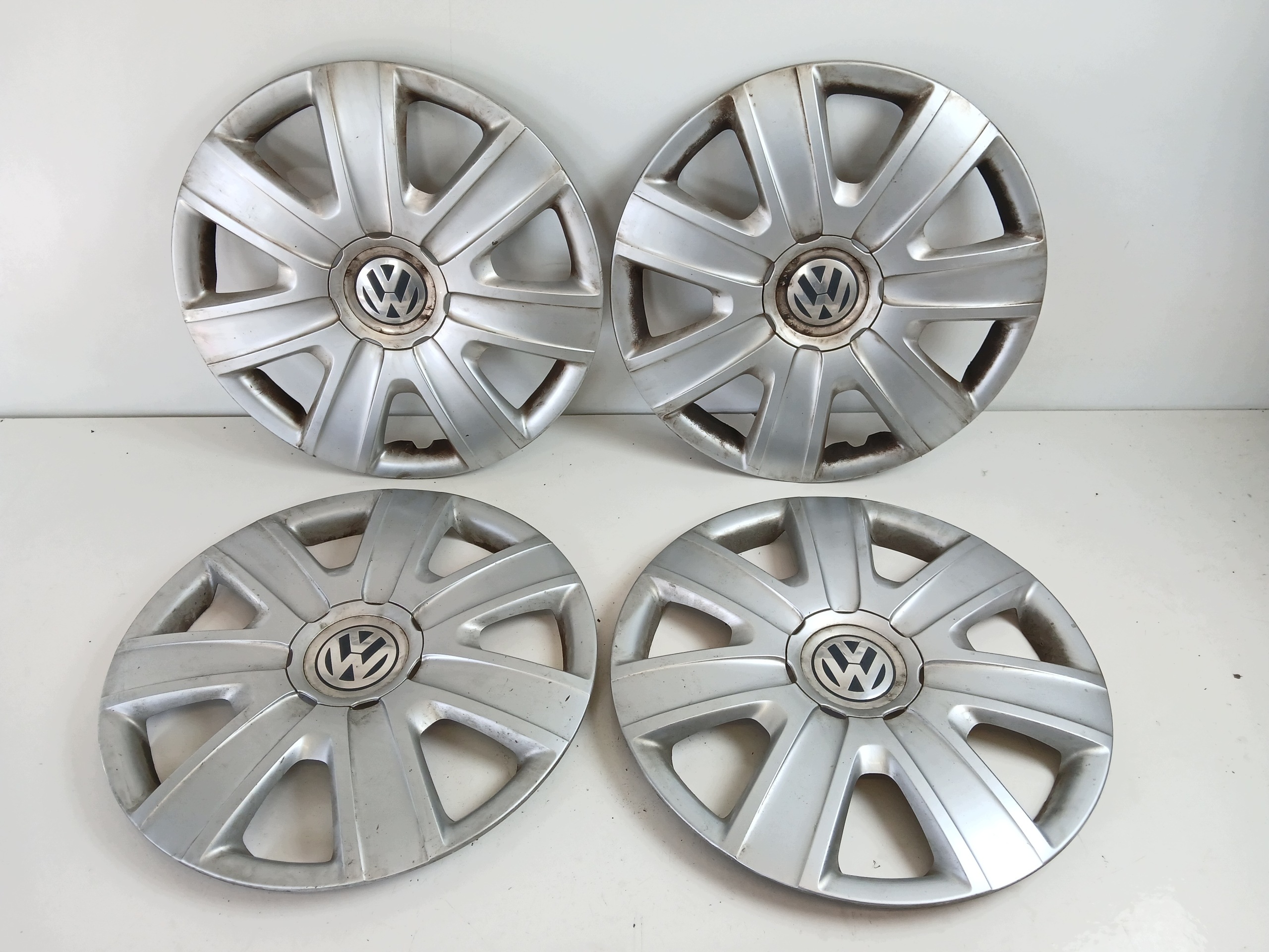 VW Polo V 6R Hubcaps 15" Set 6R0601147 Used