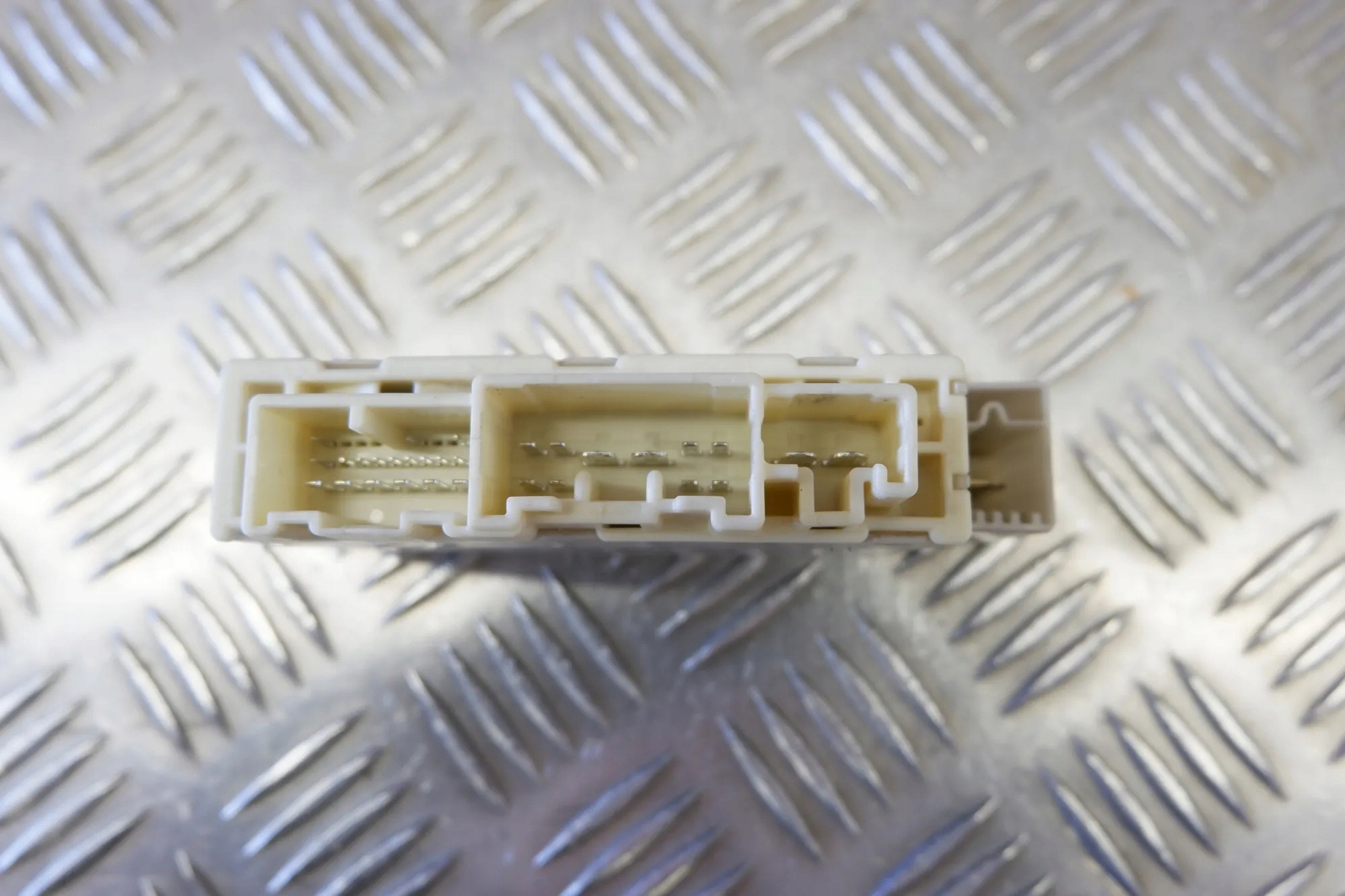 Lexus CT Relay 8264175080 OEM Used 2012 image 3