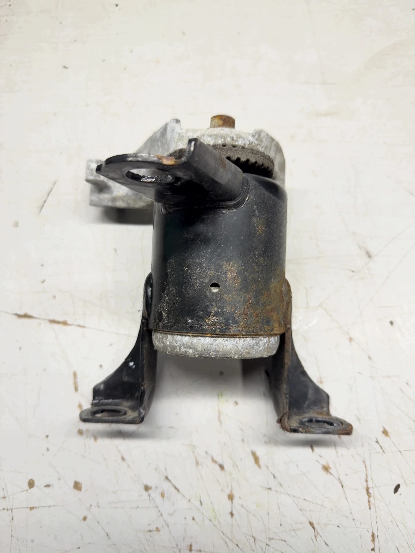 FORD FIESTA MK7 1.4 Motorlager 8v51-6f012-ah image 3