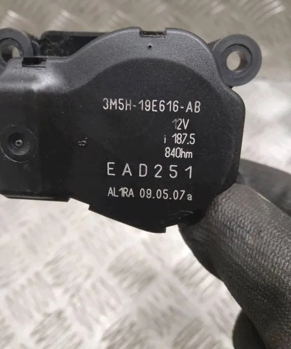 Commande d'air FORD MONDEO IV Sedan (BA7) EAD251 image 3