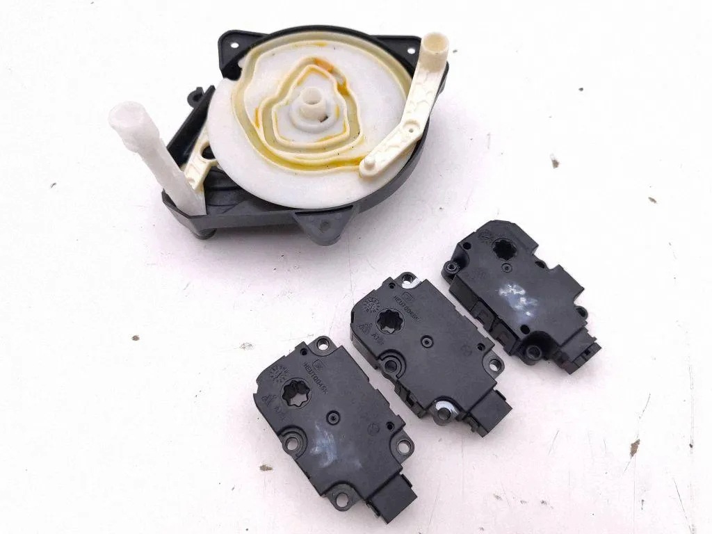 Attuatore alette collettore MB B-Class W247 A0999063502