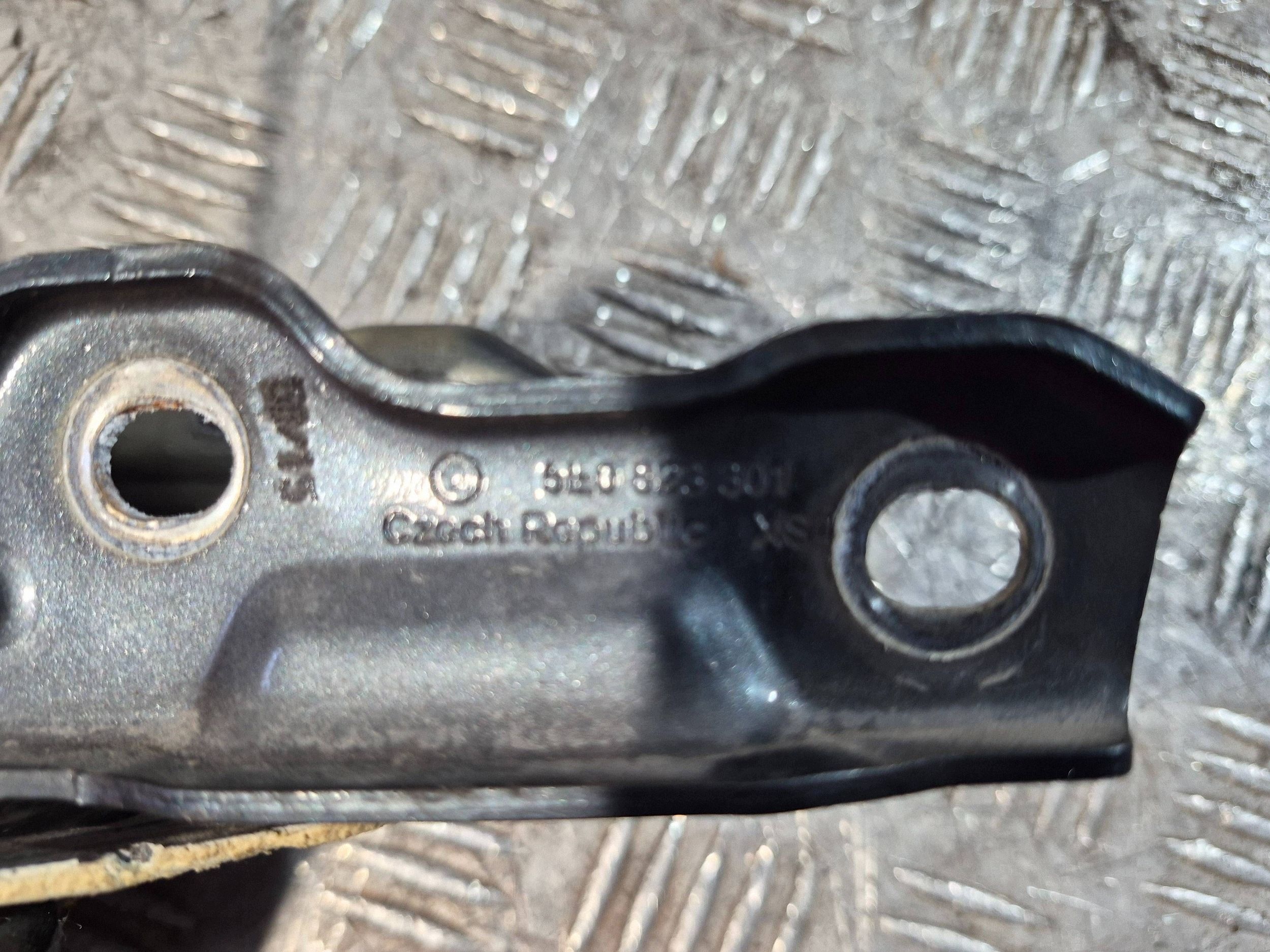 Hajotuskotelon saranat Skoda Octavia III Kombi