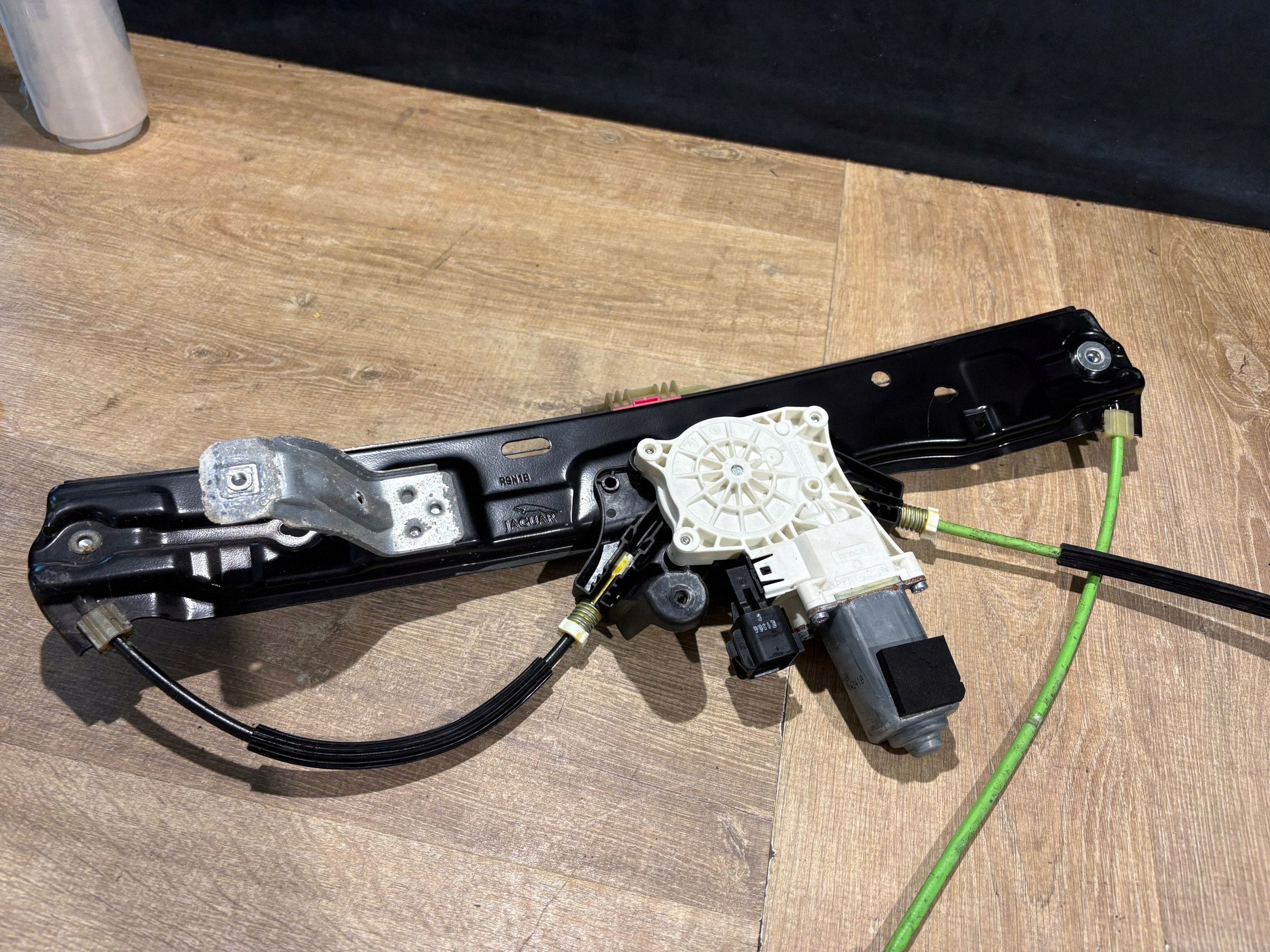 Front Window Regulator Right Jaguar F-Pace HK8323200A
