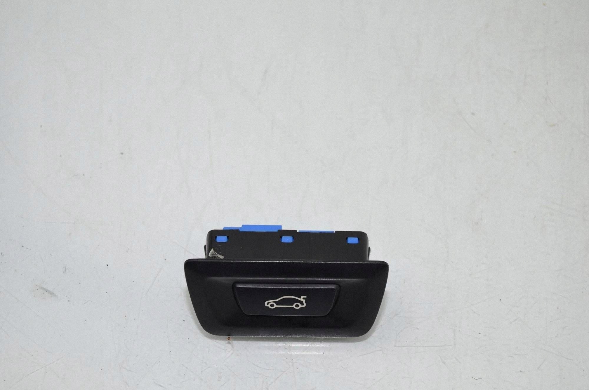 BMW 5 F10 F11 2011 Module achterklep 7304901 image 6