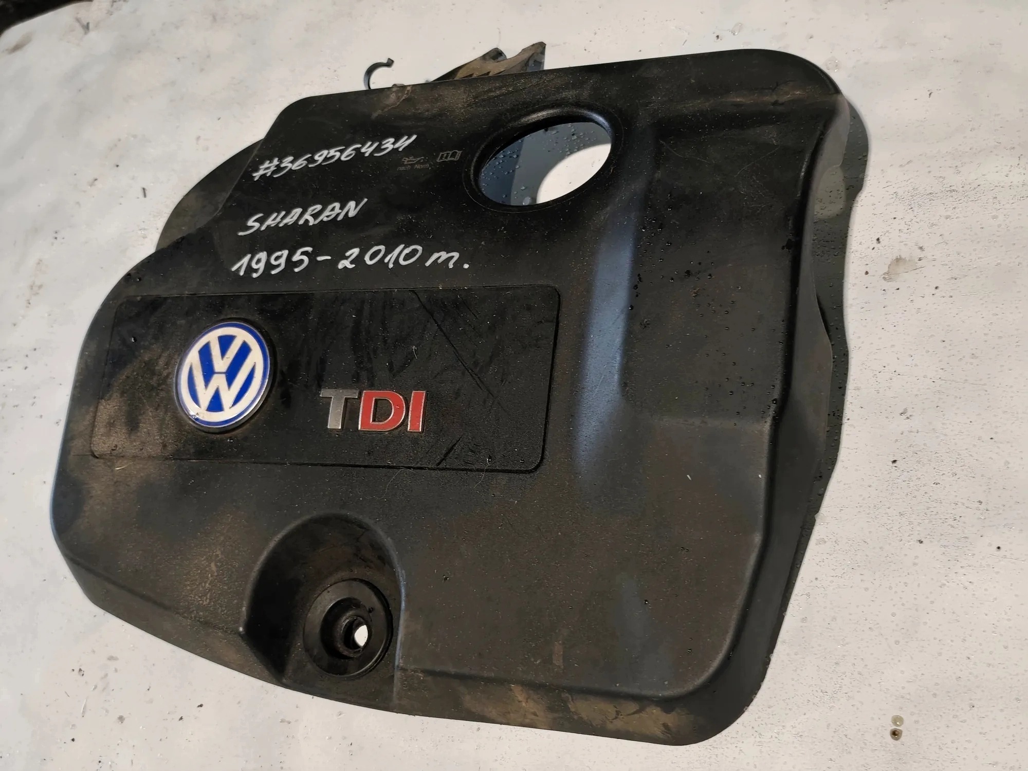 Ylä moottorinsuojus VW Sharan 7M 1.9 TDI OEM 013214054531