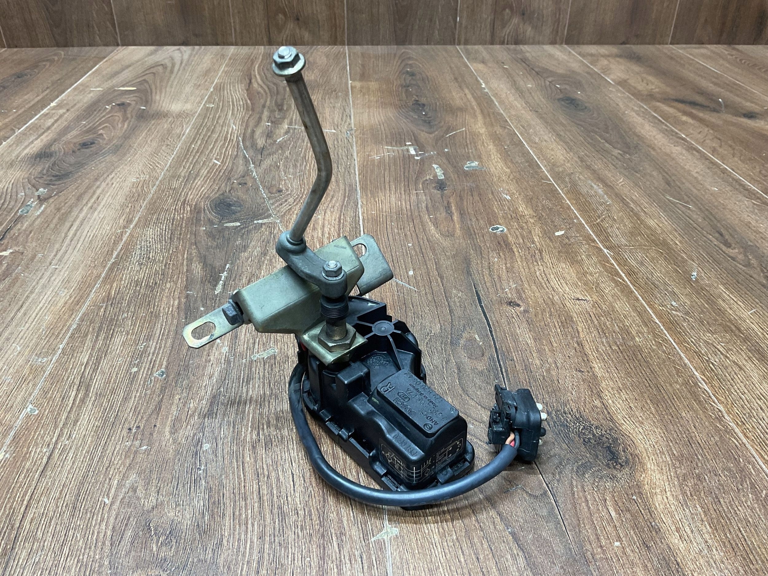 Pesurin moottori oikea ajovalolle Mersu SL R129 1298200442