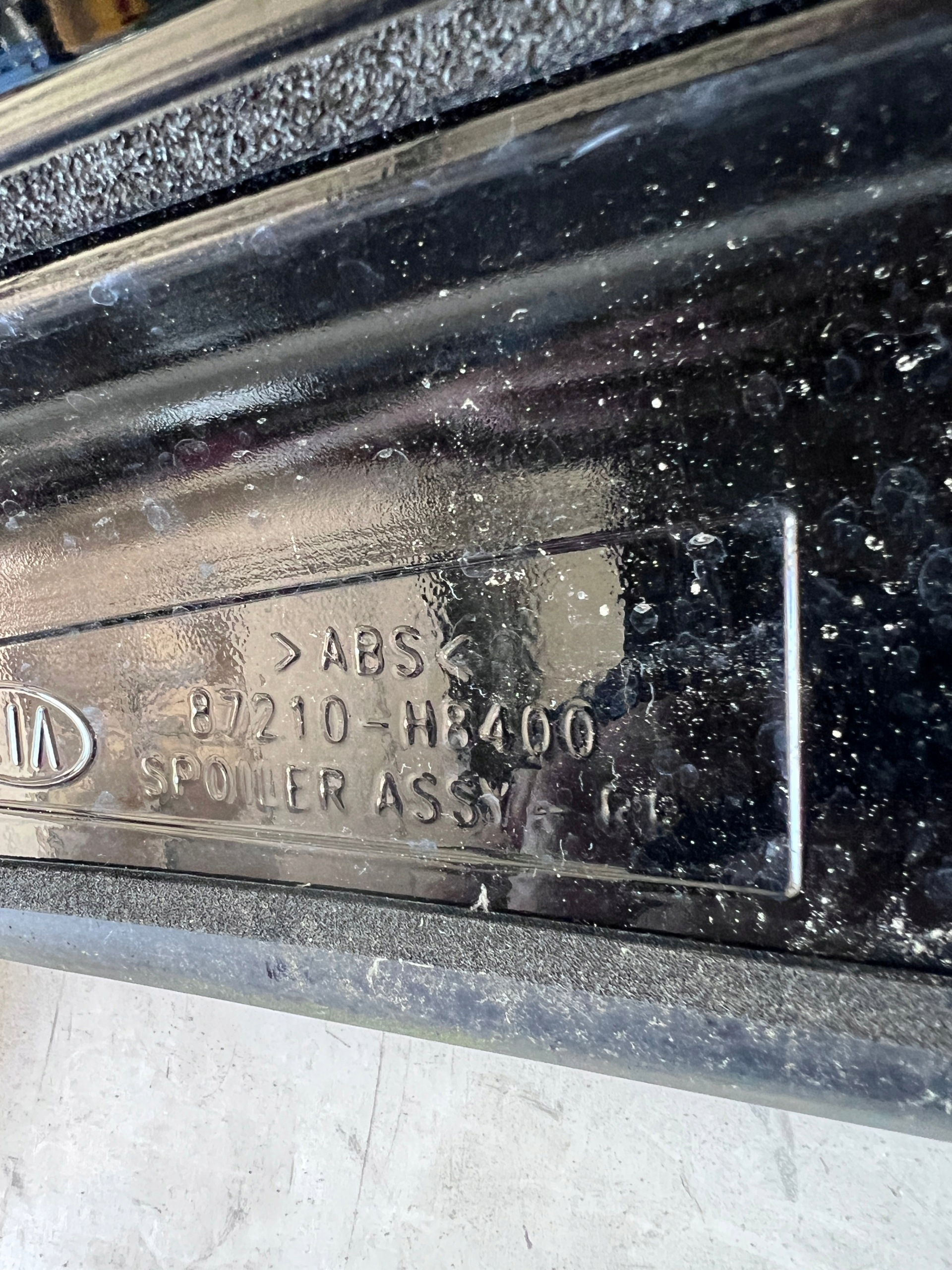Spoiler hayon KIA Stonic 87210-H8400 Noir Perle image 9