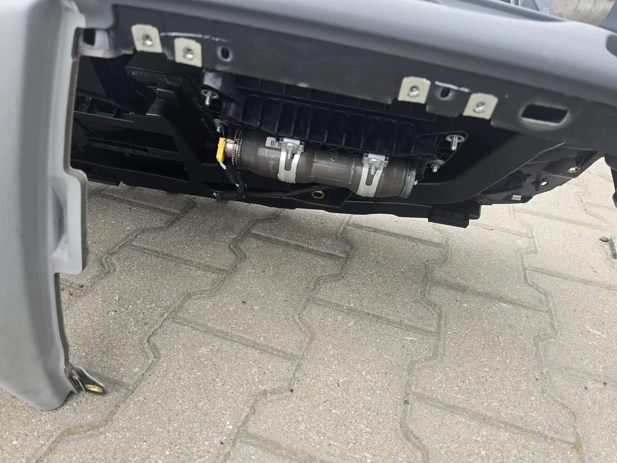 Audi A6 C7 kojelauta airbagit harmaa image 6