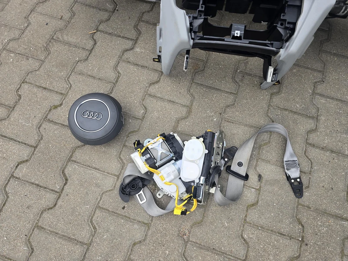 Audi A6 C7 kojelauta airbagit harmaa image 7