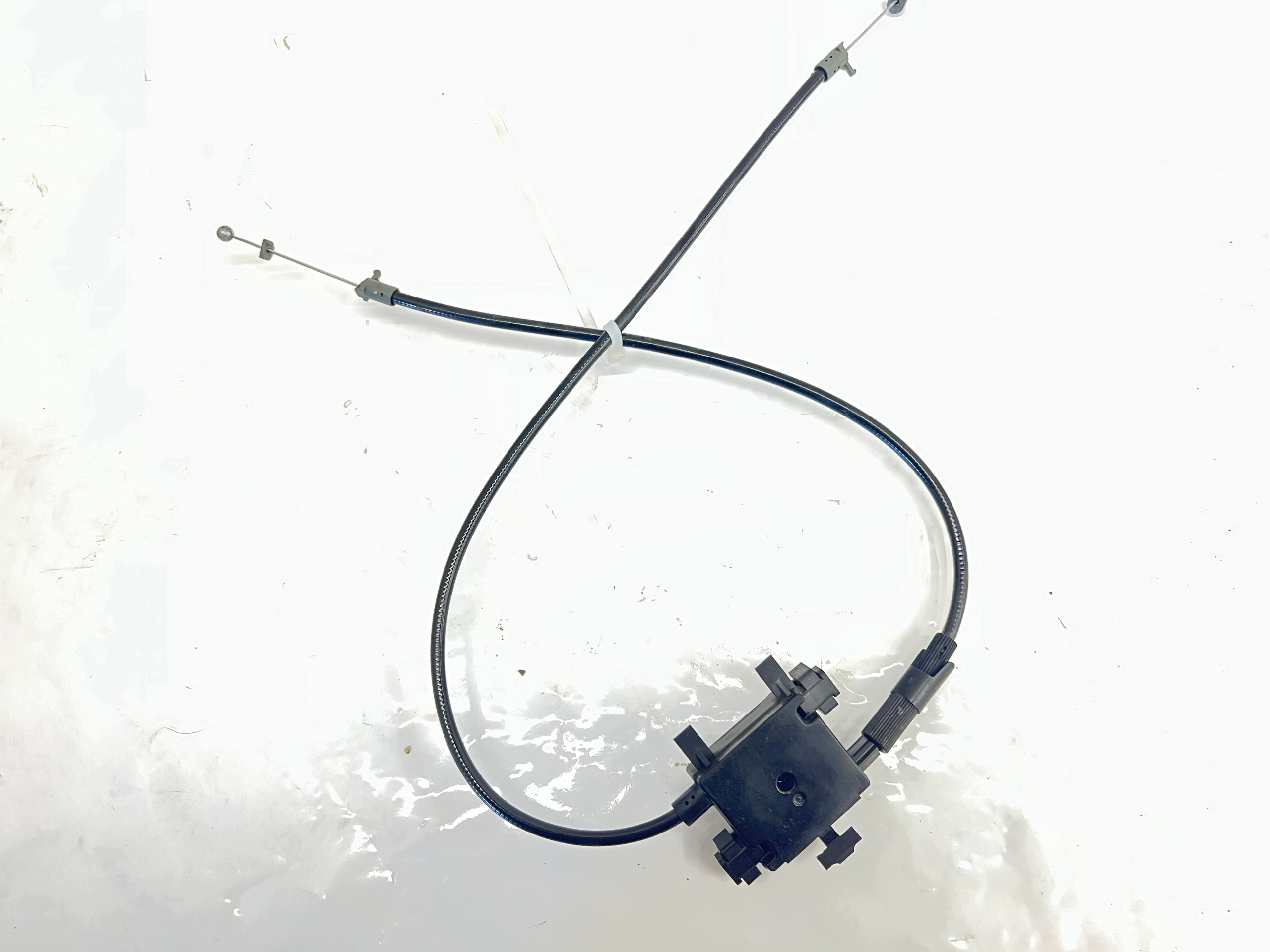 Cable apertura capó Audi A4 S4 B9 8W0823531C image 2
