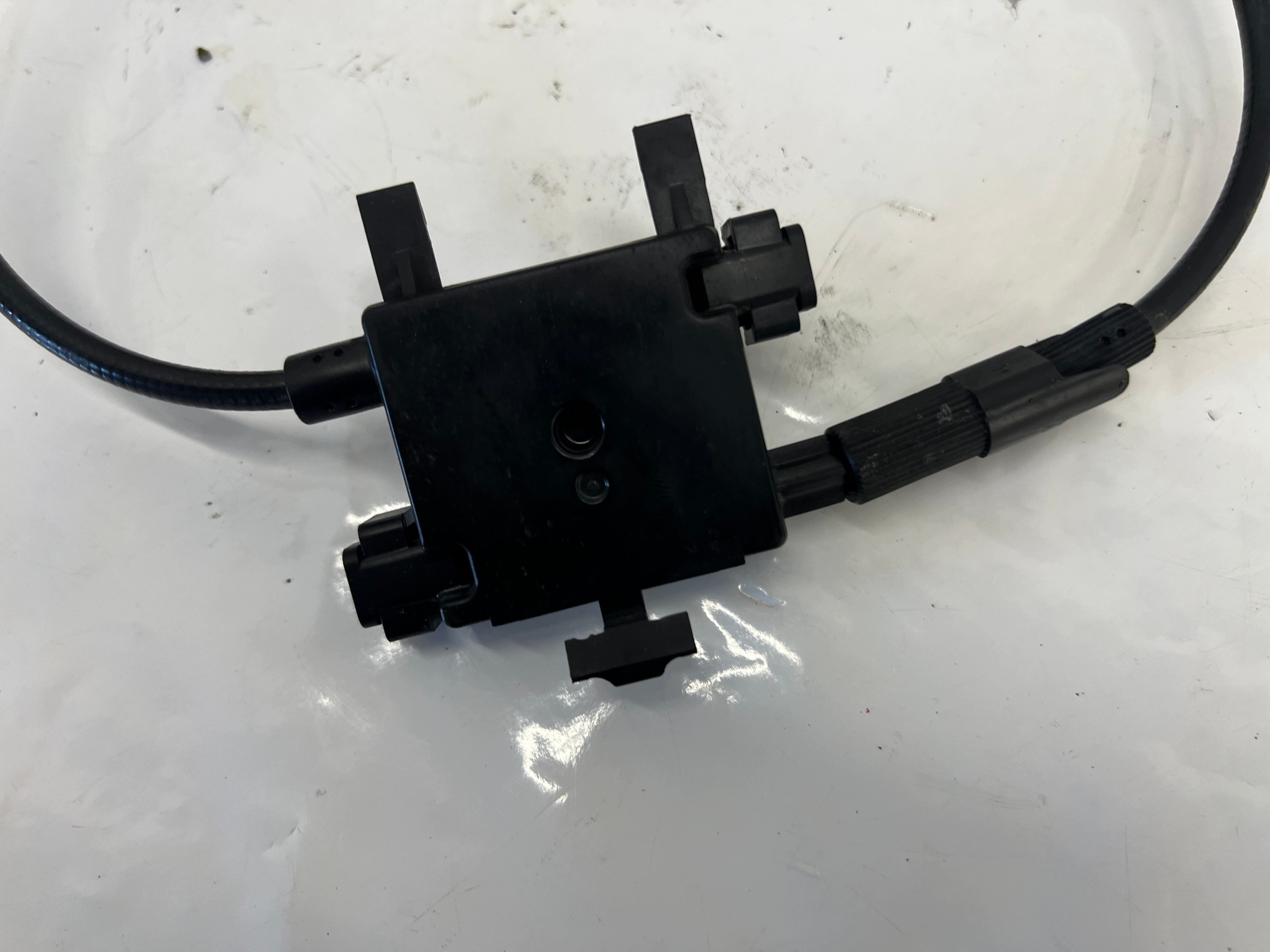 Câble d'ouverture capot Audi A4 S4 B9 8W0823531C