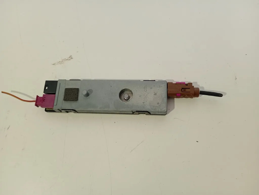 Antennförstärkare Mercedes E Cabrio A207 image 4