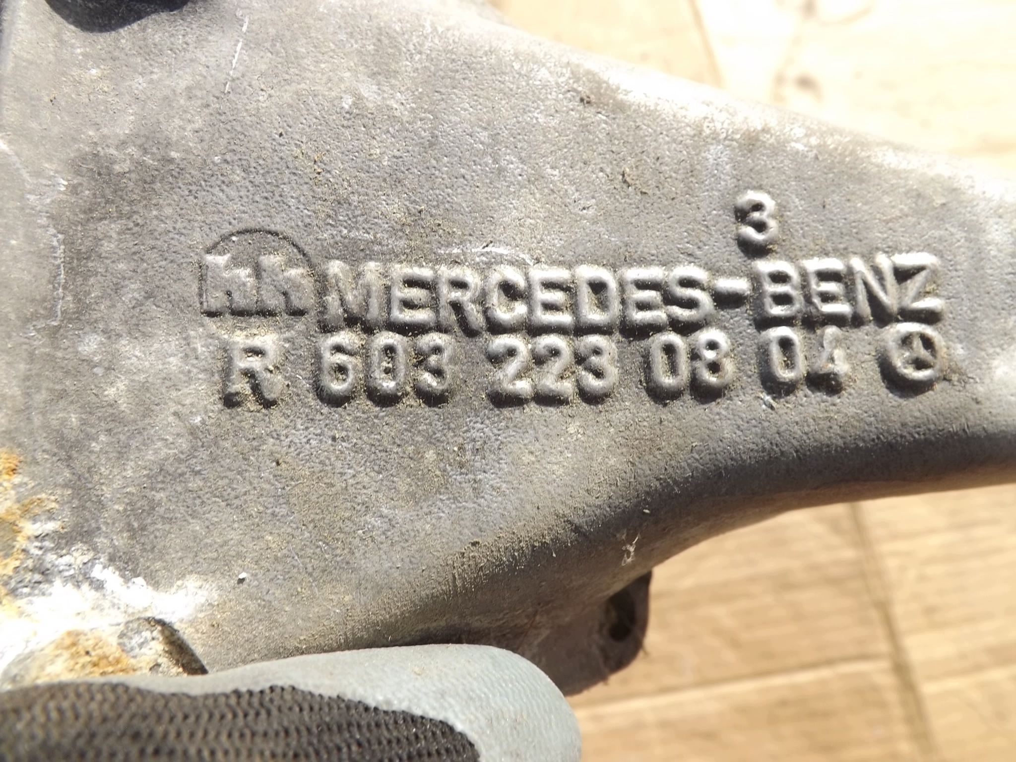 Mercedes E-klass W124 300D motorfäste vänster 6032230804 image 5