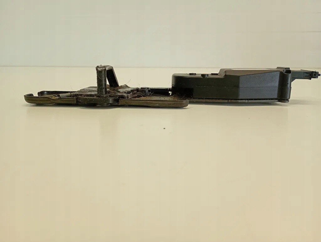 Audi OE 4F9827383 Trunk Lid Pull-Down Motor Used image 3