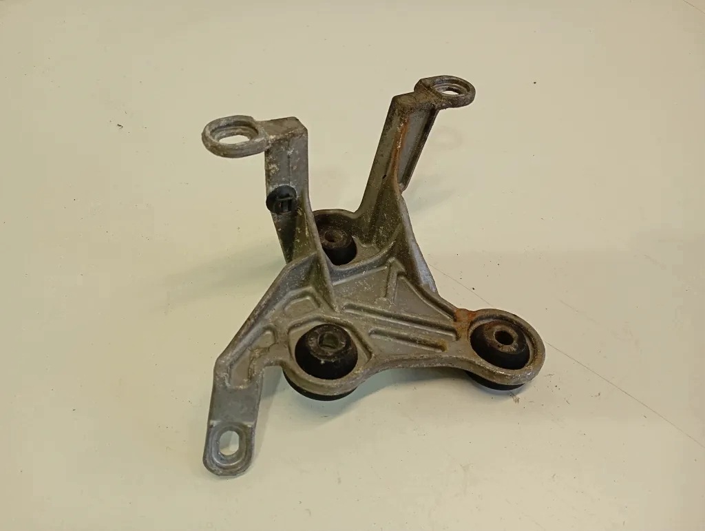 Fixation pompe ABS Mercedes E C207 A20443001 image 3